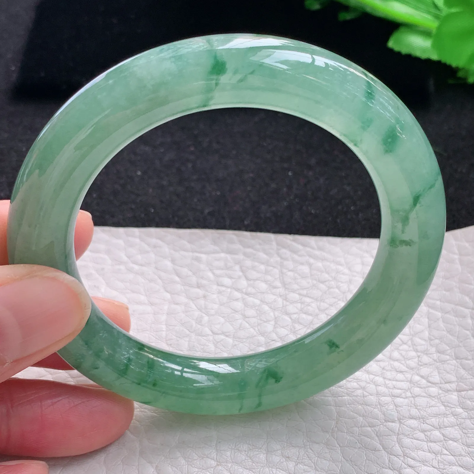 xo收藏级55*11.2美人镯 缅甸翡翠a货玉手镯冰绿飘花圆条玉手环