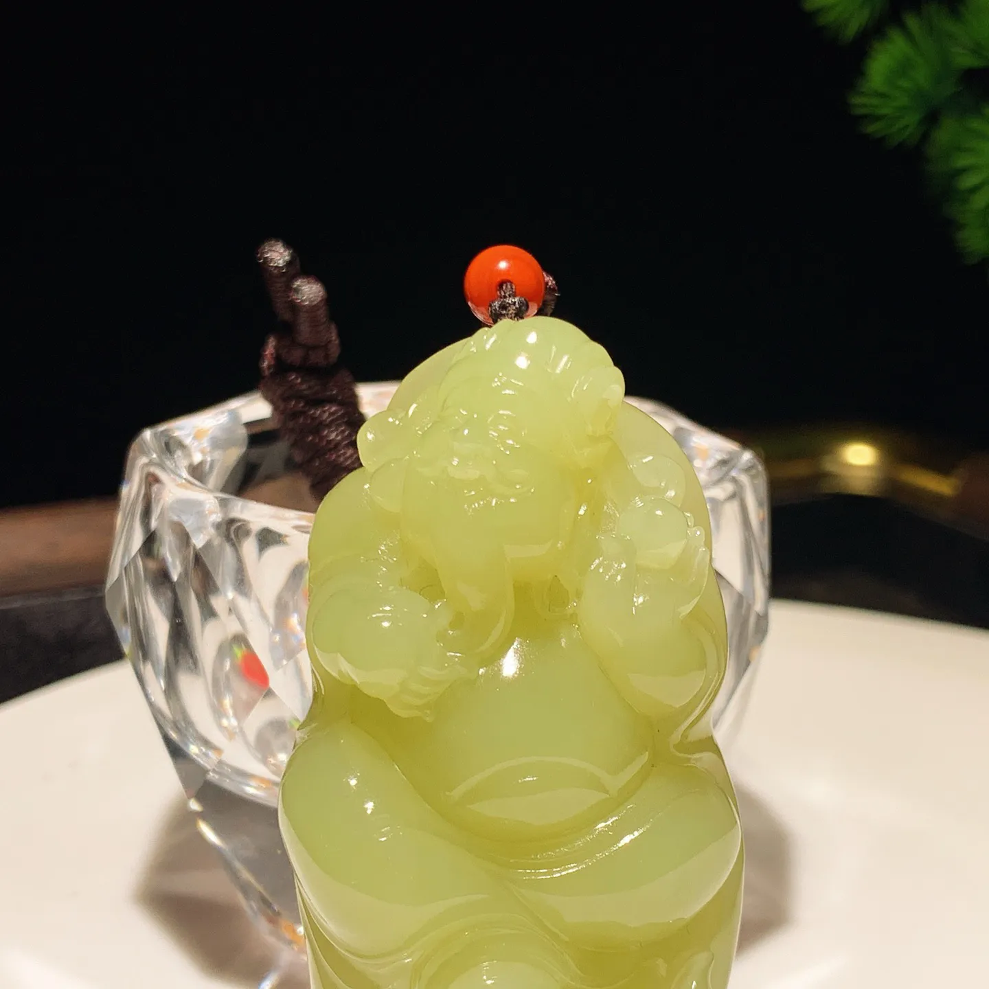 新疆和田玉若羌黄口料财神爷挂件。尺寸70/34/20重76.4克。玉质细腻油润。手推出油。品相大气。lt251126