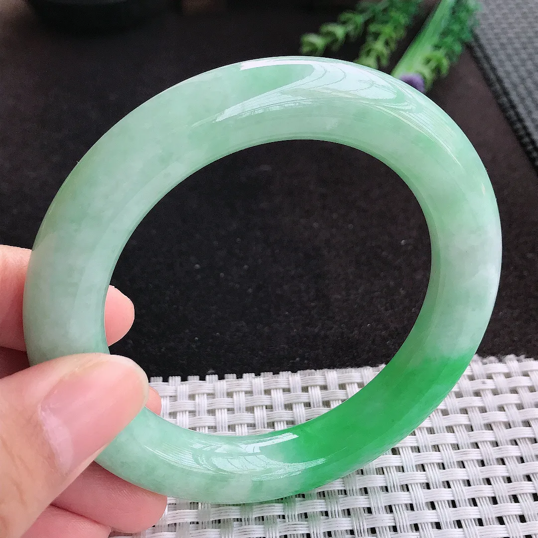 天然A货翡翠59/12/12.2老坑精美温润飘阳绿胖圆条手镯玉手镯