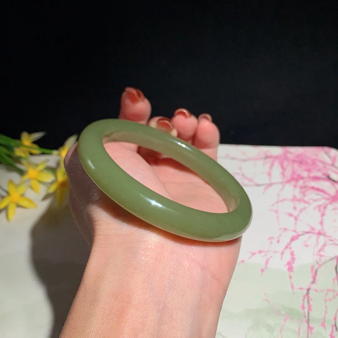 黄口料！和田玉60.5圈口黄口料手镯，玉质细腻油润 底色纯净 无裂无杂 脂粉好，品质高！