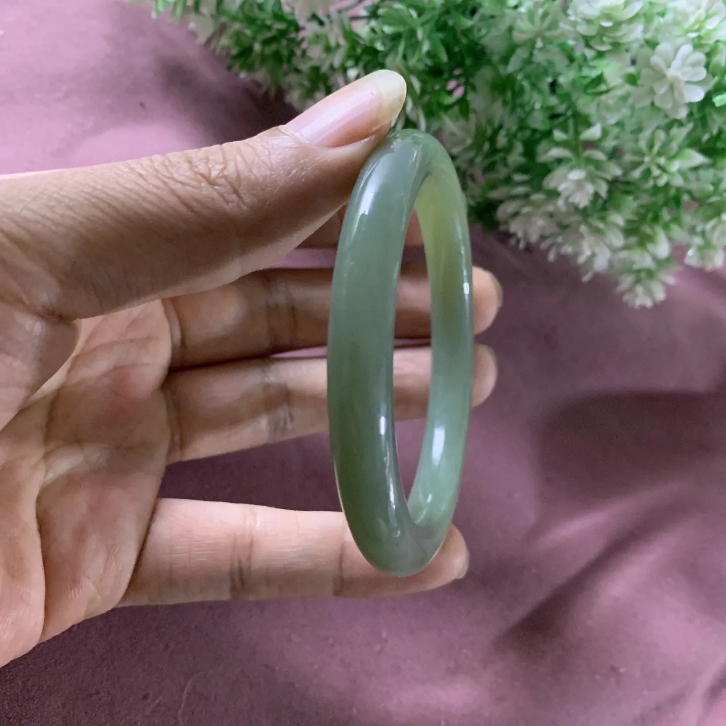 和田玉54.5圈口且末蓝手镯！玉质细腻油润 底色纯净 无裂无杂 脂粉好，品质好。