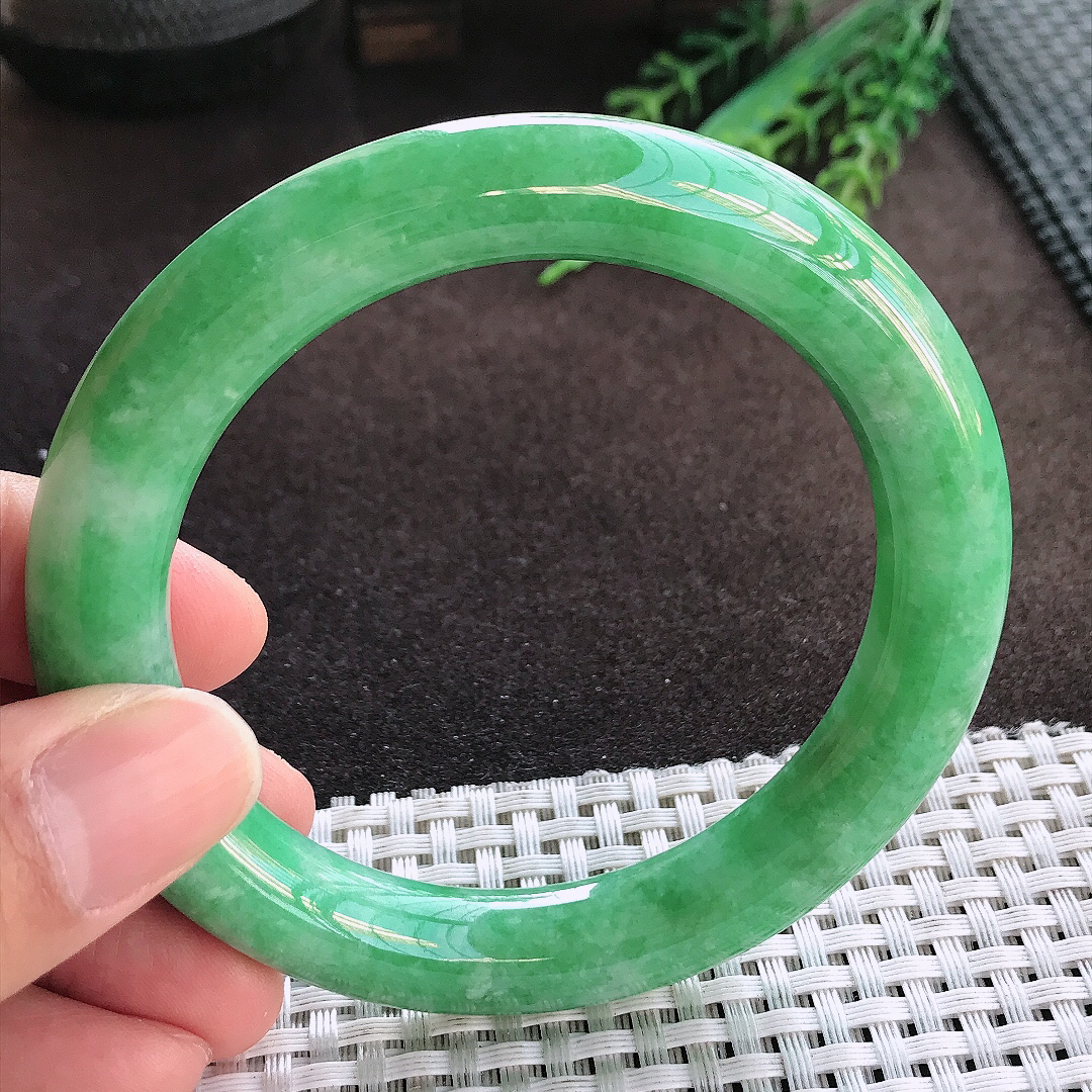 天然A货翡翠58.8/10.6/10.8老坑精美满绿阳绿圆条手镯玉手镯
