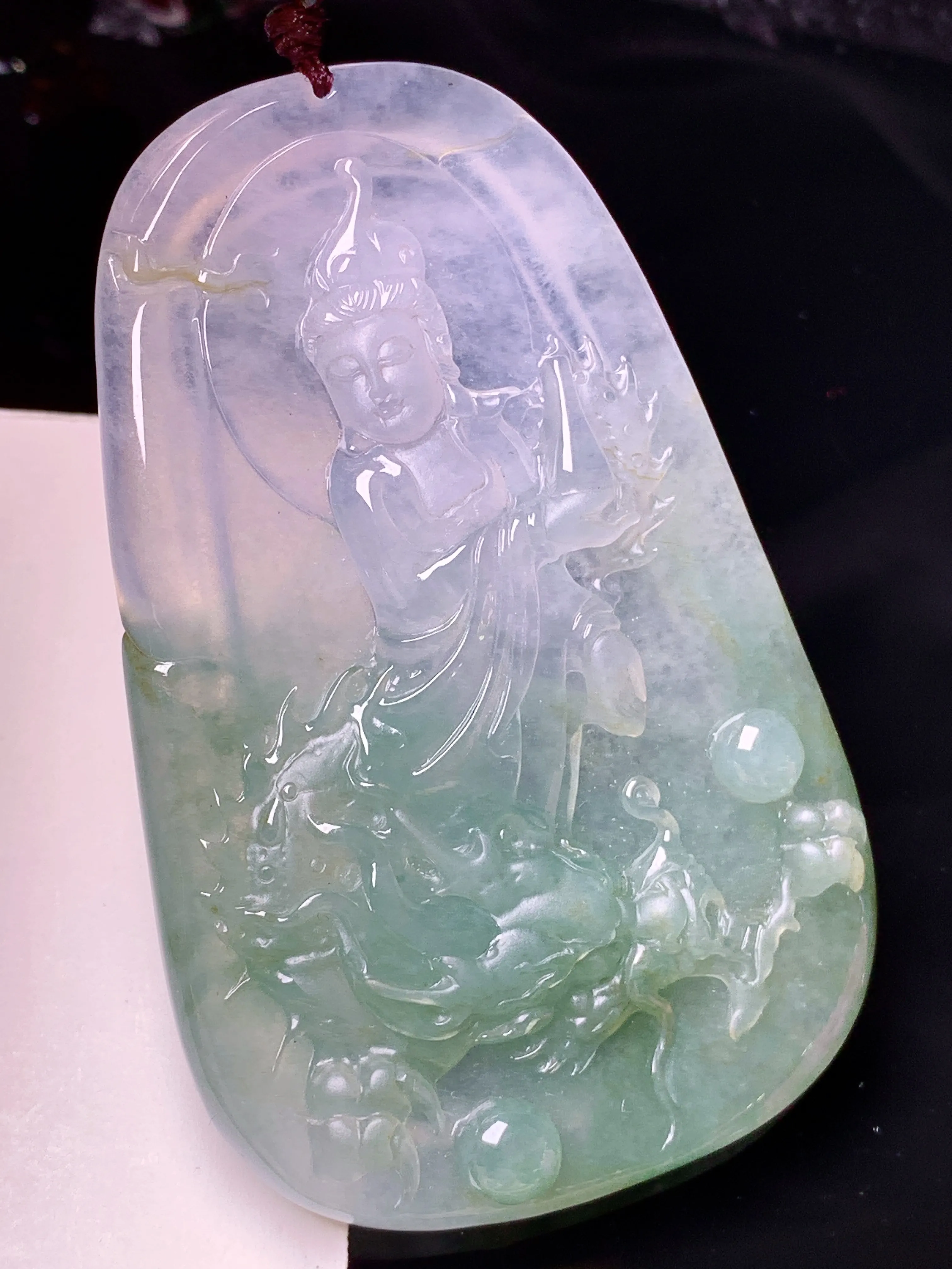 飘绿文殊观音菩萨吊坠 玉质细腻 色泽艳丽清新 整体尺寸67.5*43*6.8