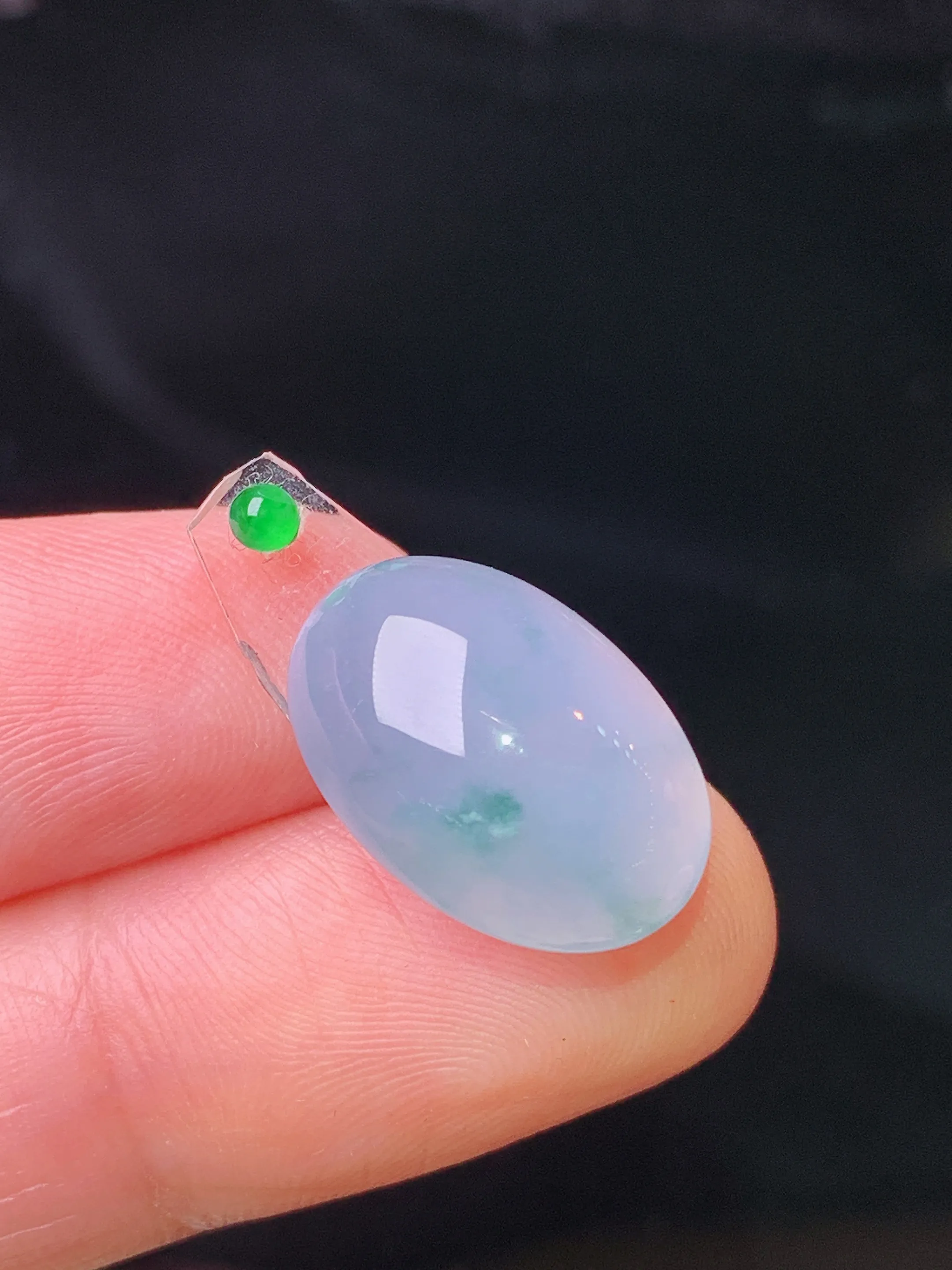 镶嵌款 紫罗兰蛋面吊坠 玉质细腻 色泽艳丽清新 整体尺寸16.3*11.5*6.8