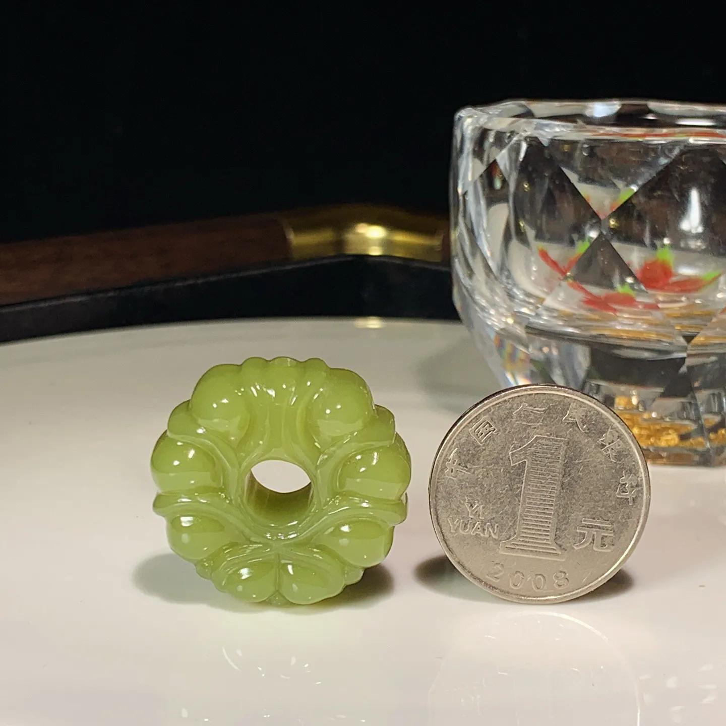 新疆若羌黄口料花开富贵莲花挂件。尺寸29/12重15.8克。玉质细腻油润。手推出油。品相大气。lt251126