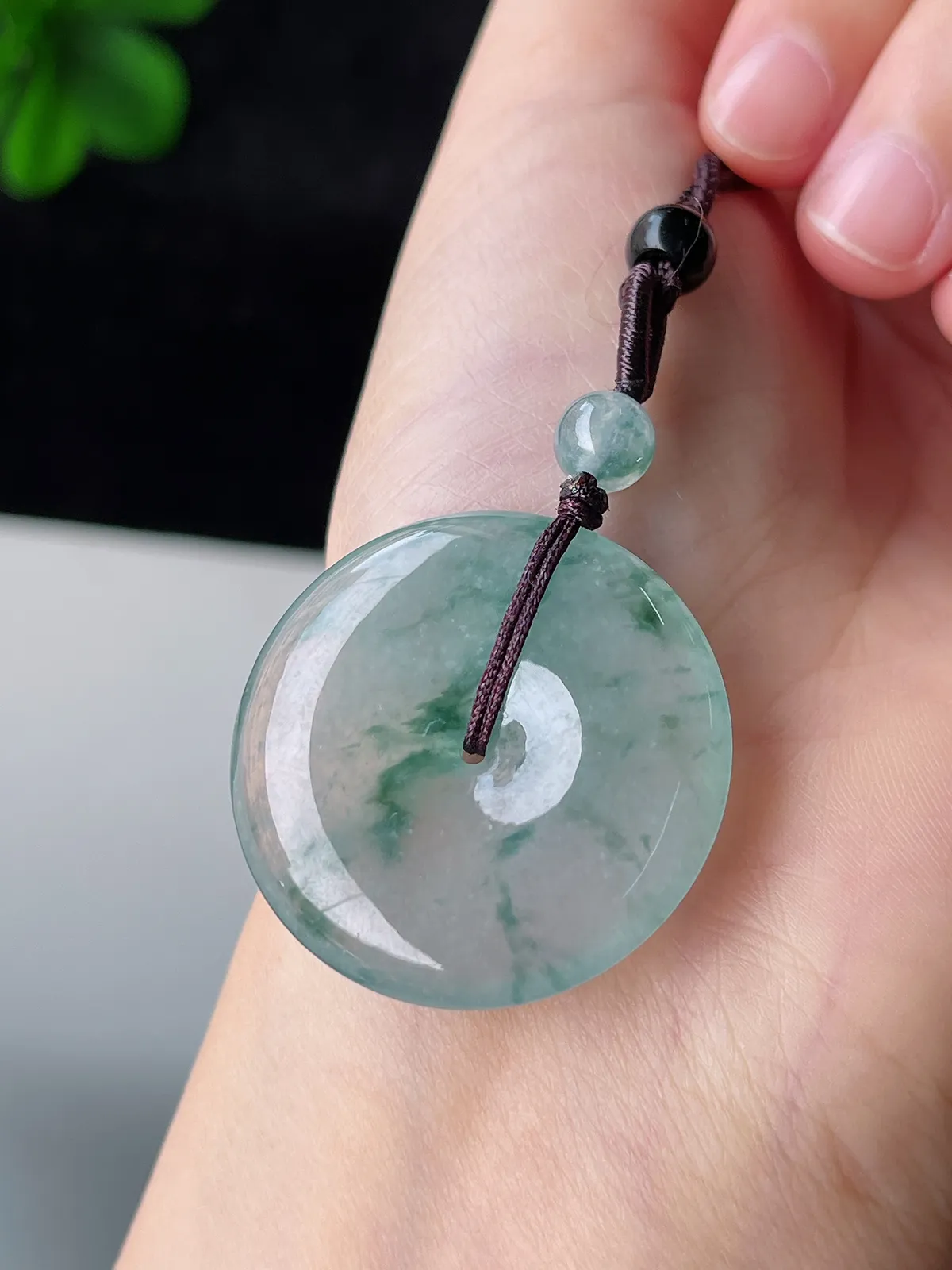 翡翠冰糯种飘绿平安扣