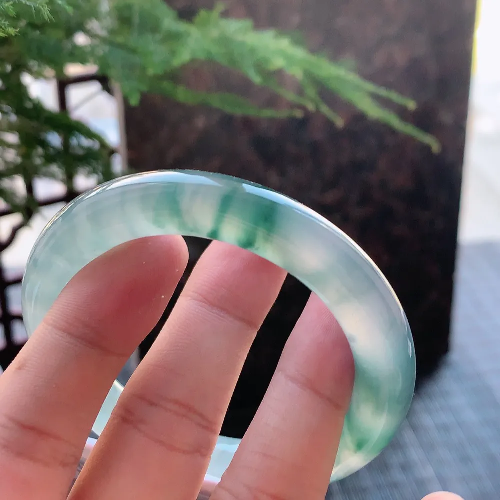 圆条冰玻飘花 无瑕 尺寸:52.7/10.1 花美 种水好