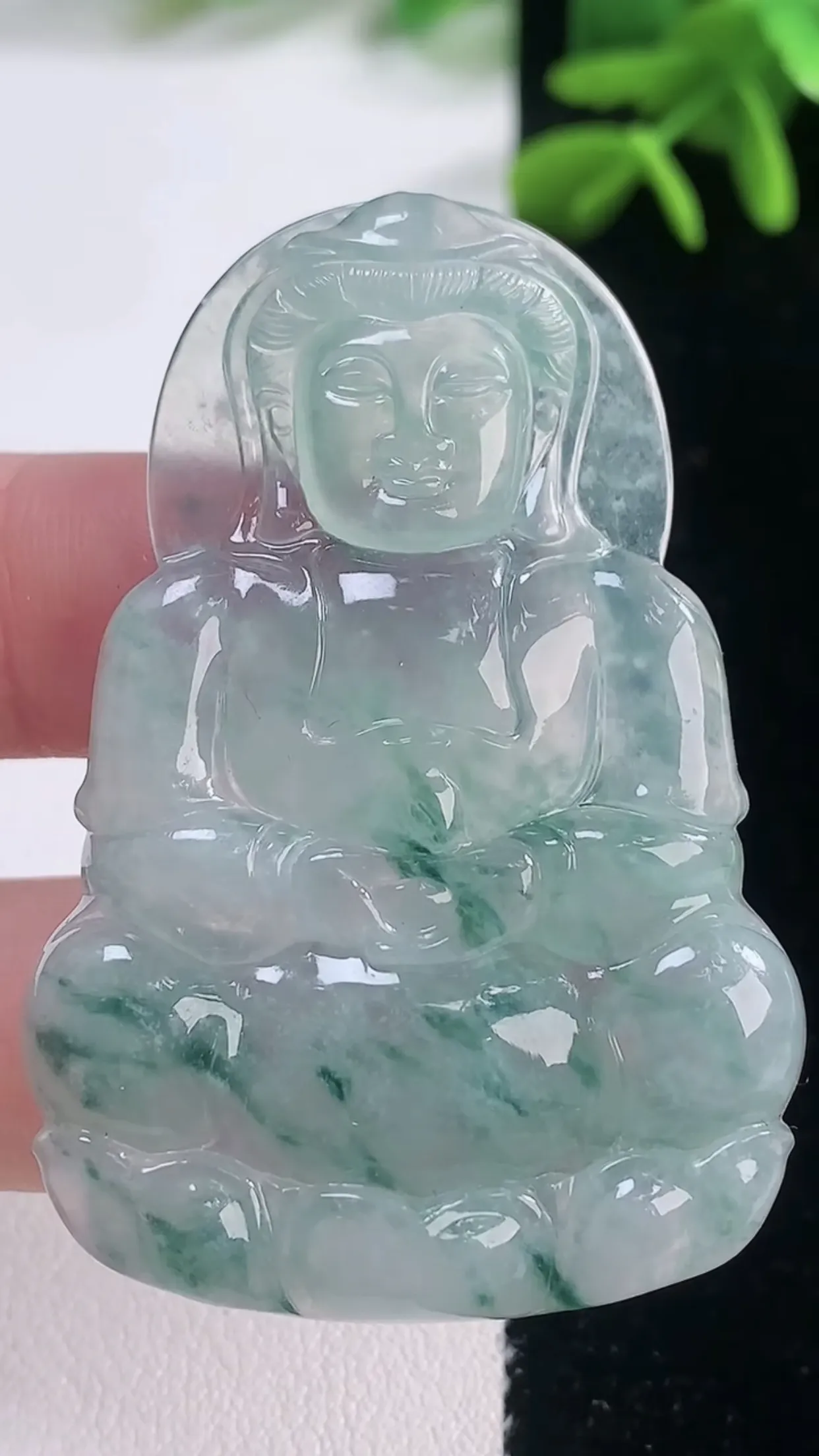 缅甸天然翡翠a货 老坑料起胶冰种 飘花正装观音菩萨吊坠，尺寸53-36.6-4.6mm  y 16.