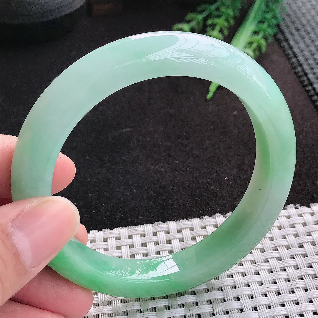 天然A货翡翠59/11.6/9.6老坑冰润起胶飘绿手镯宽边玉手镯