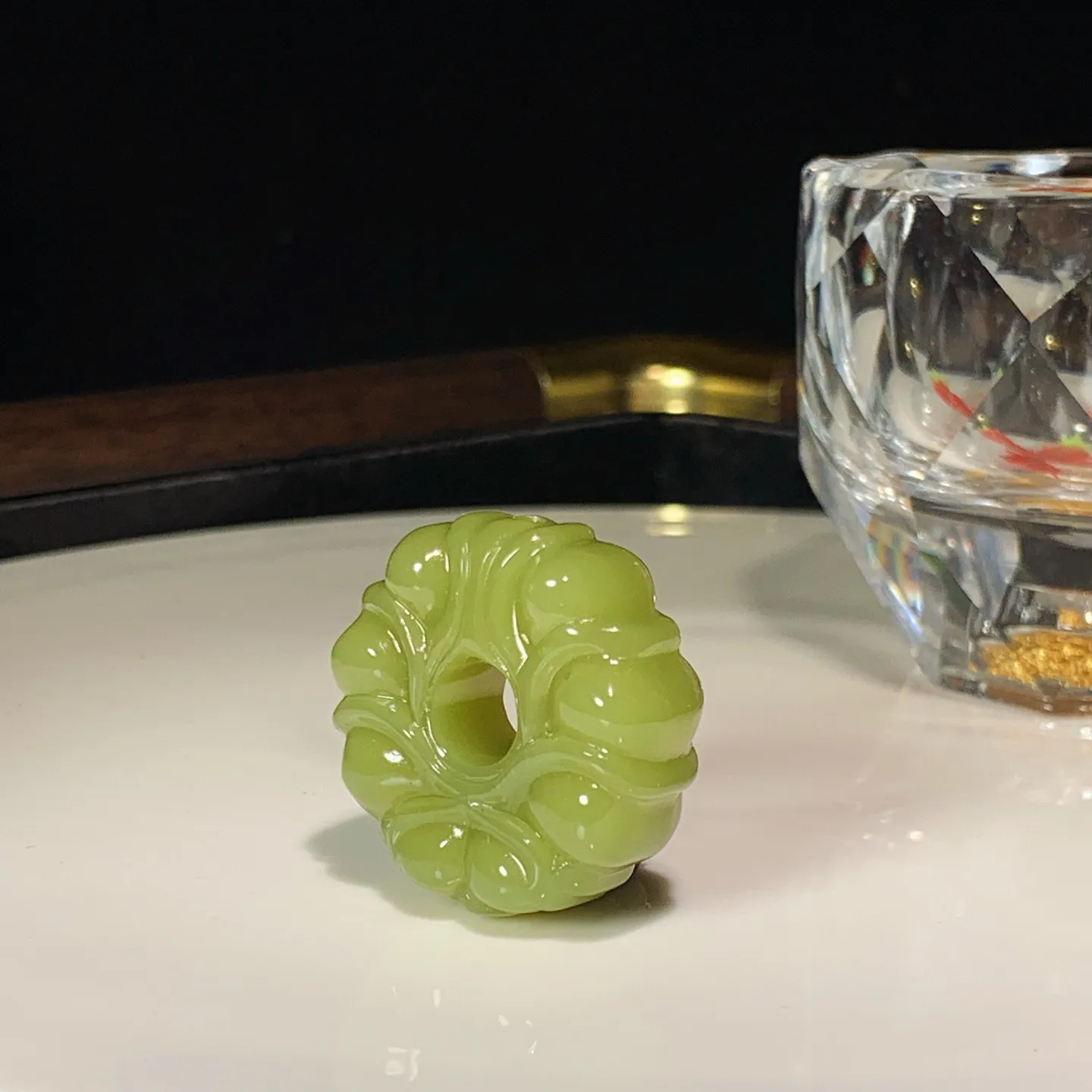 新疆若羌黄口料花开富贵莲花挂件。尺寸29/12重15.8克。玉质细腻油润。手推出油。品相大气。lt251126