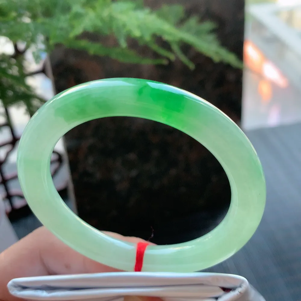 圆条高冰阳绿 无瑕 尺寸:53.7/9 种色兼备