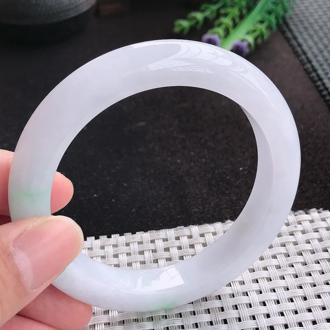 天然A货翡翠59/11.9/9.5老坑秀气冰润白底青飘绿手镯宽边玉手镯