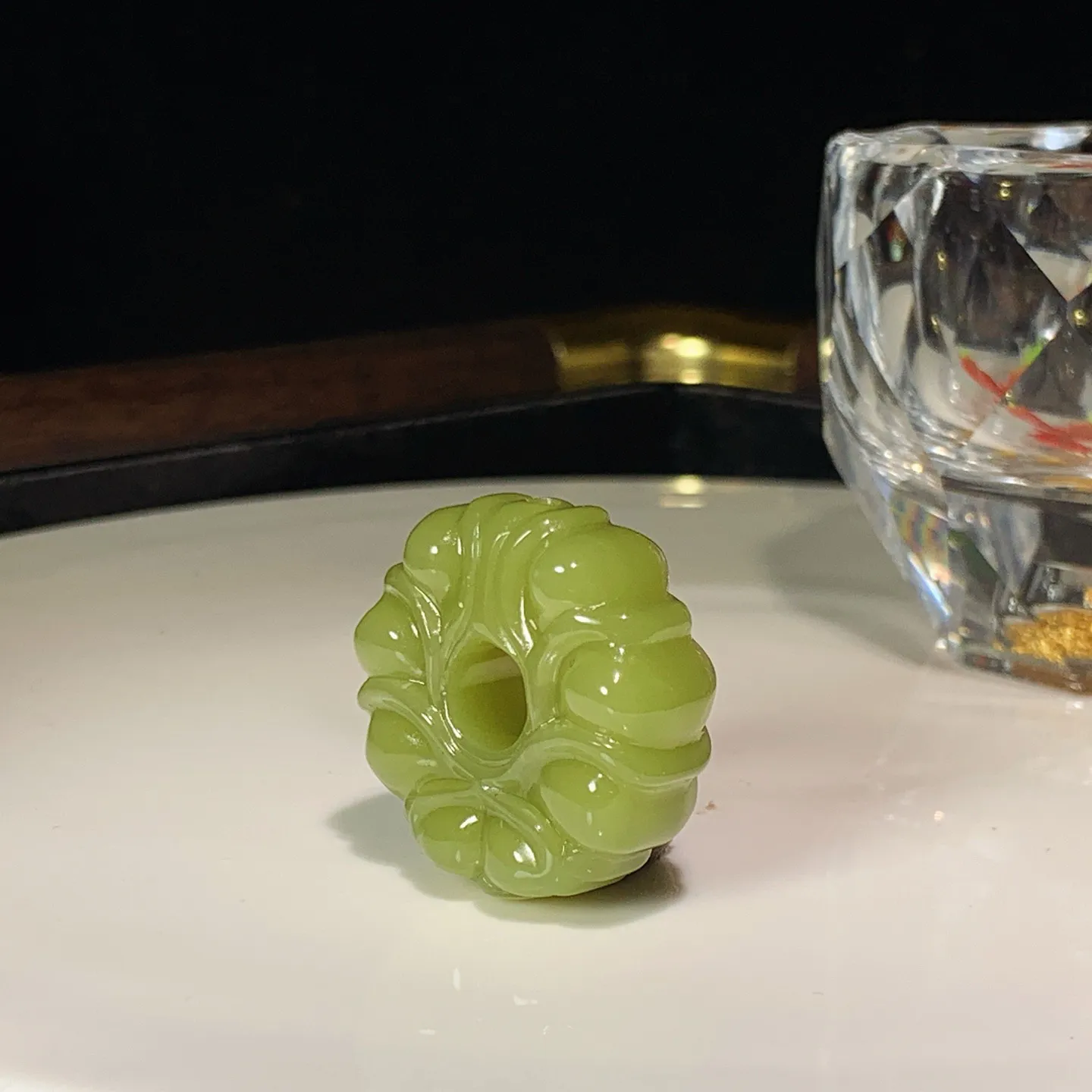 新疆若羌黄口料花开富贵莲花挂件。尺寸29/12重15.8克。玉质细腻油润。手推出油。品相大气。lt2