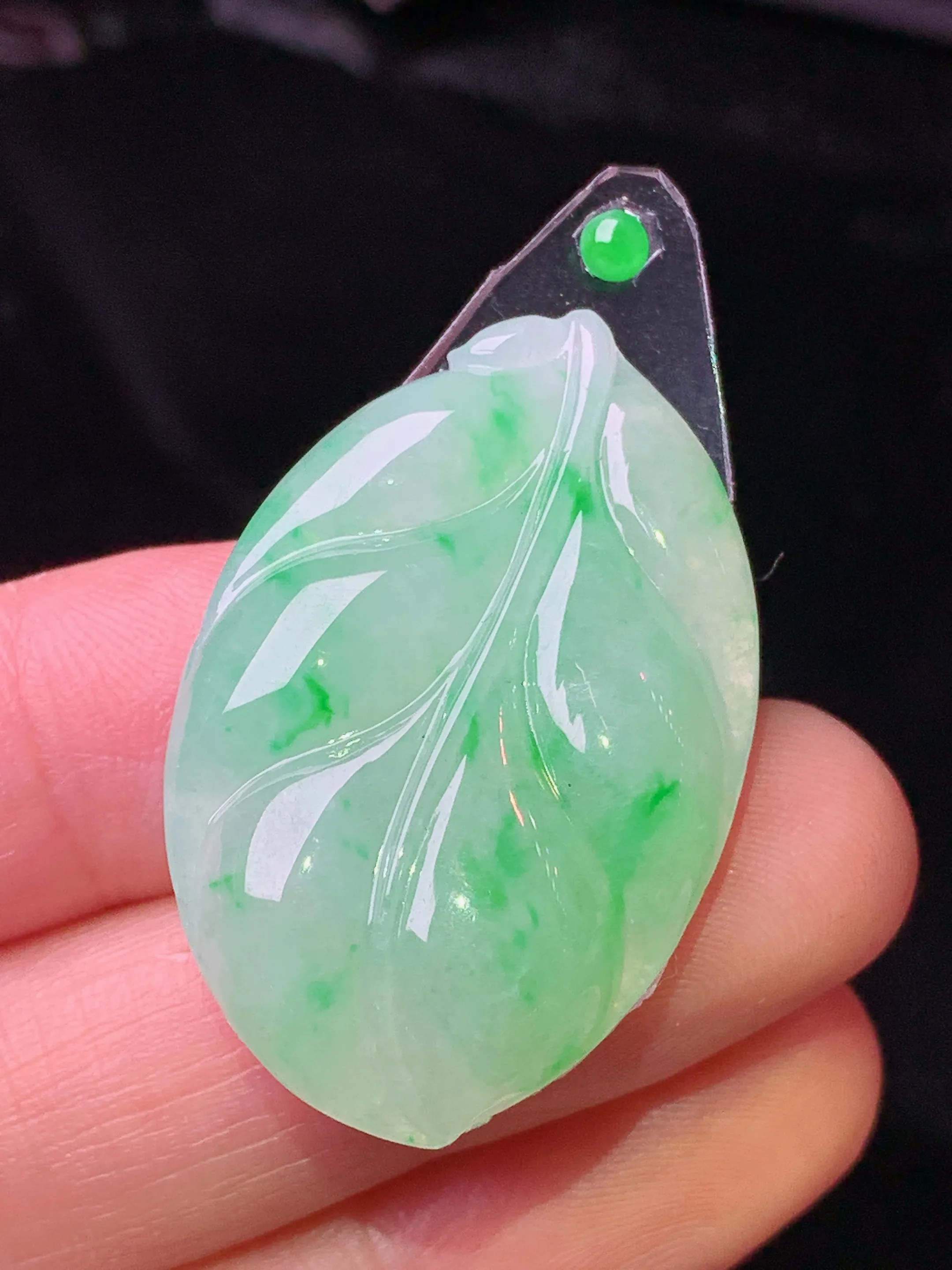 镶嵌款 飘绿树叶吊坠 玉质细腻 色泽艳丽清新 整体尺寸34*22*4.5