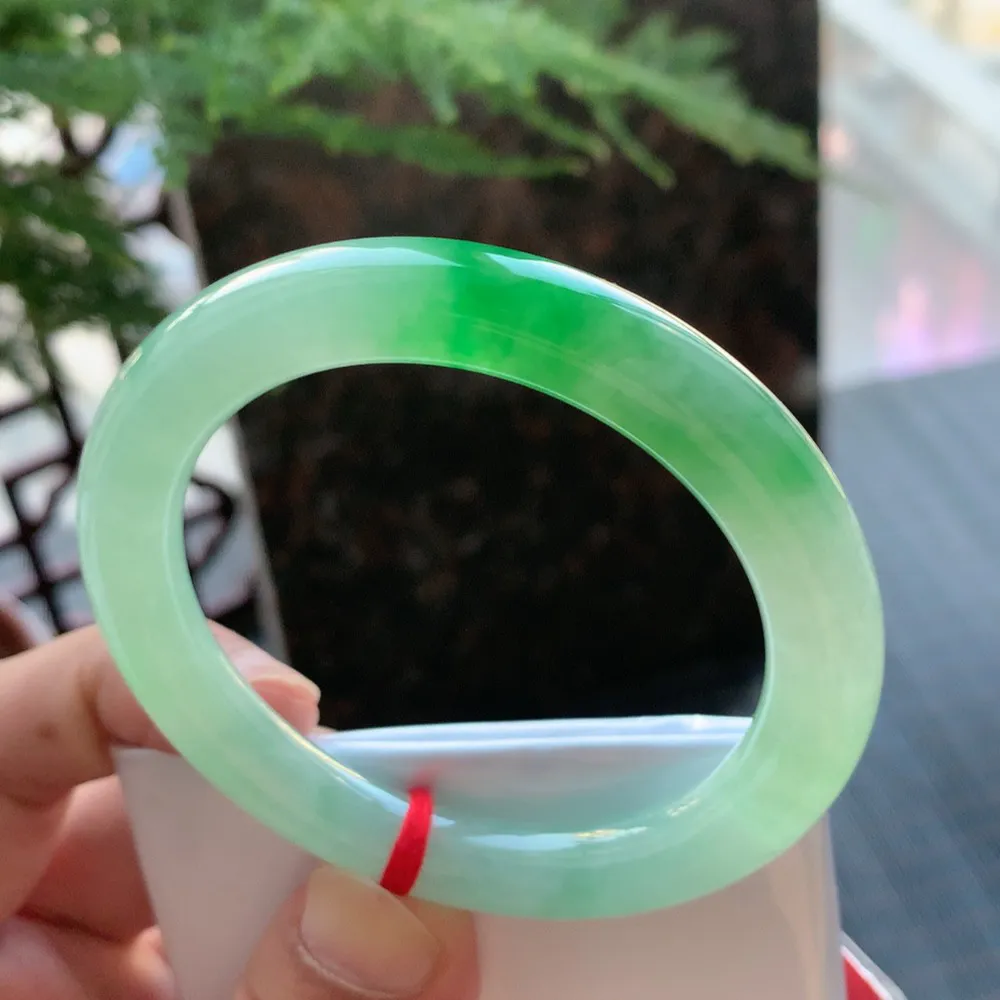 圆条高冰阳绿 无瑕 尺寸:53.7/9 种色兼备