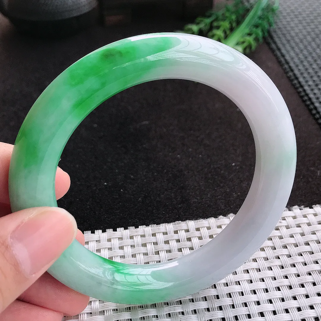 天然A货翡翠61/12.2老坑精美温润大圈口飘阳绿圆条手镯玉手镯