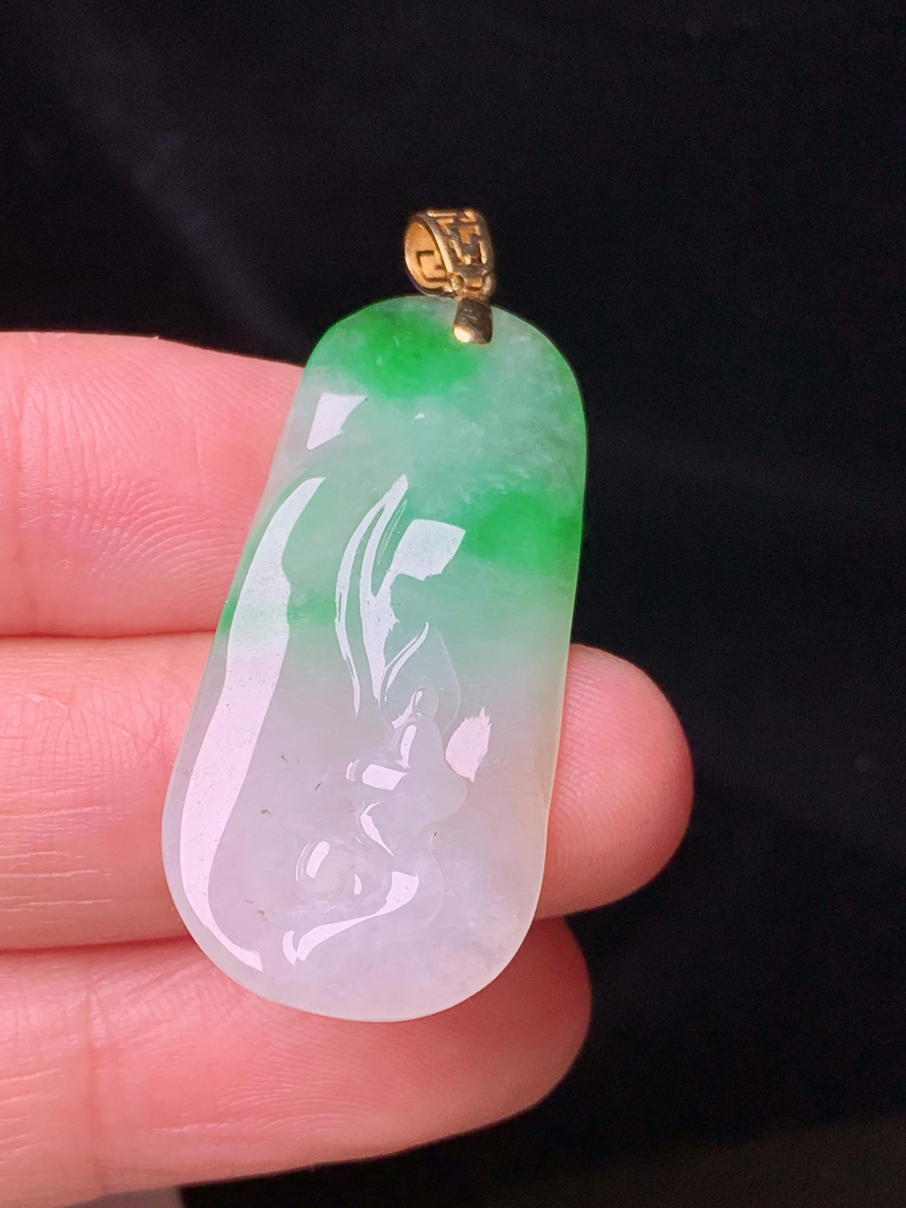 18k金镶嵌悟道吊坠 玉质细腻 色泽艳丽清新 整体尺寸42*16.8*5.8