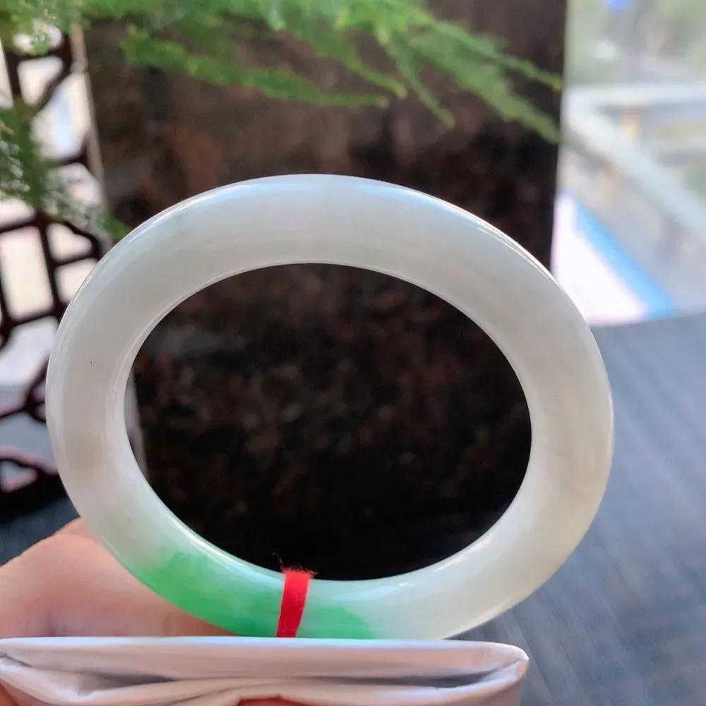 圆条冰糯阳绿 无瑕 尺寸:54.2/9.5/10.1 色好🥰🥰