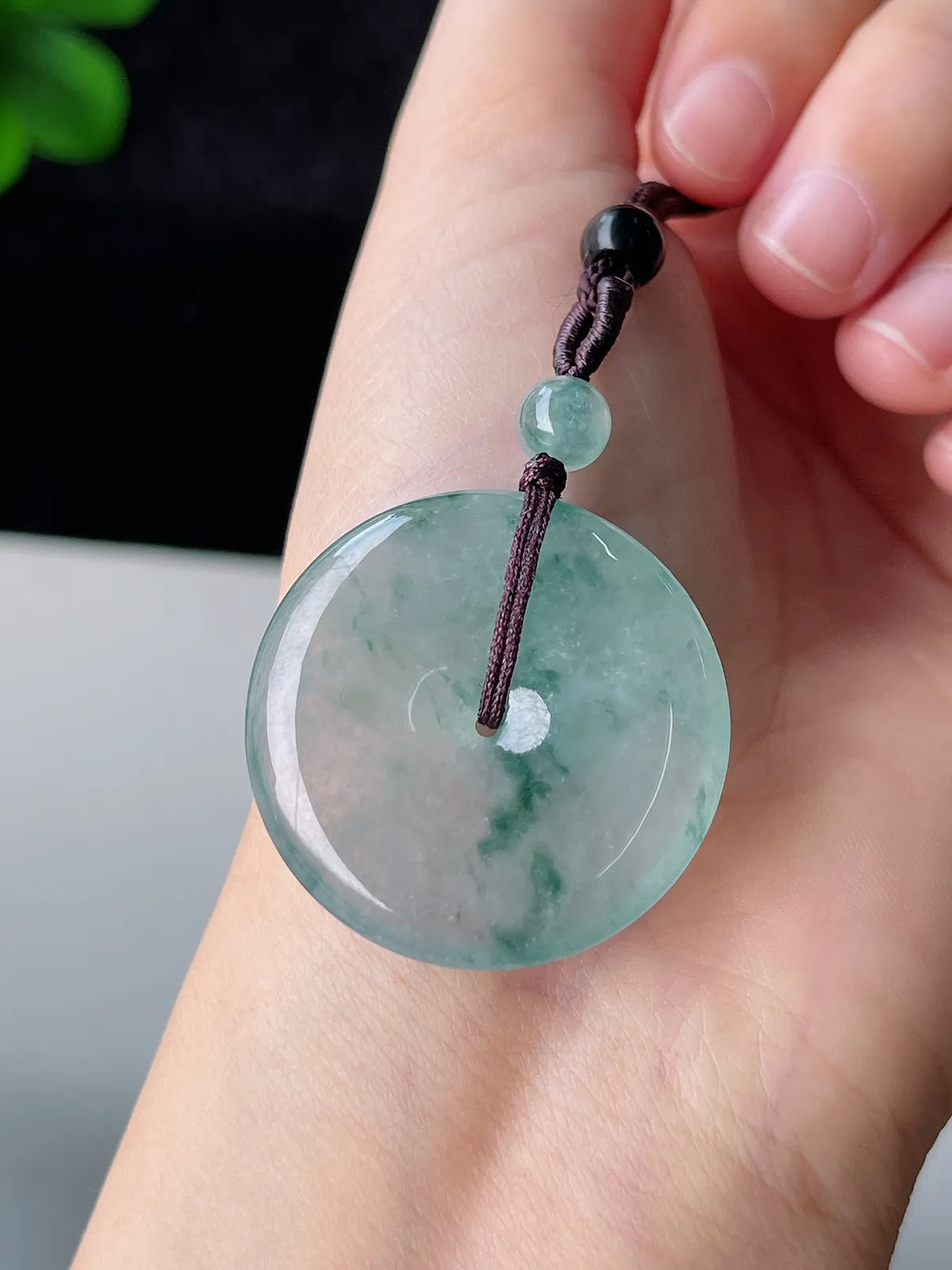 翡翠冰糯种飘绿平安扣