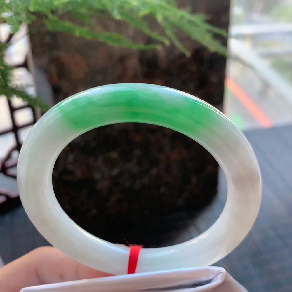 圆条冰糯阳绿 无瑕 尺寸:54.2/9.5/10.1 色好🥰🥰