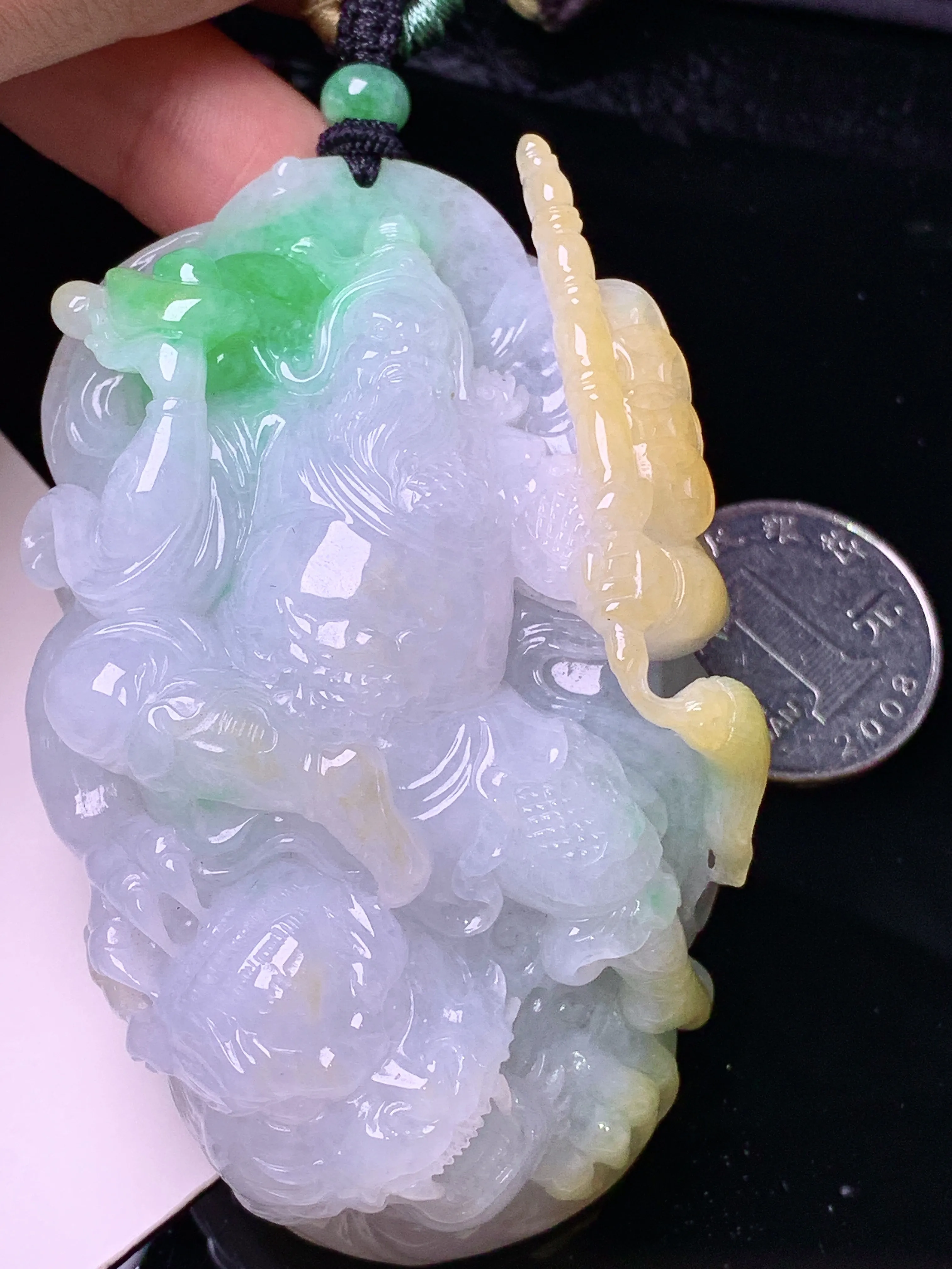 飘黄绿关公吊坠 玉质细腻 色泽艳丽清新 整体尺寸79.3*49.2*21.5