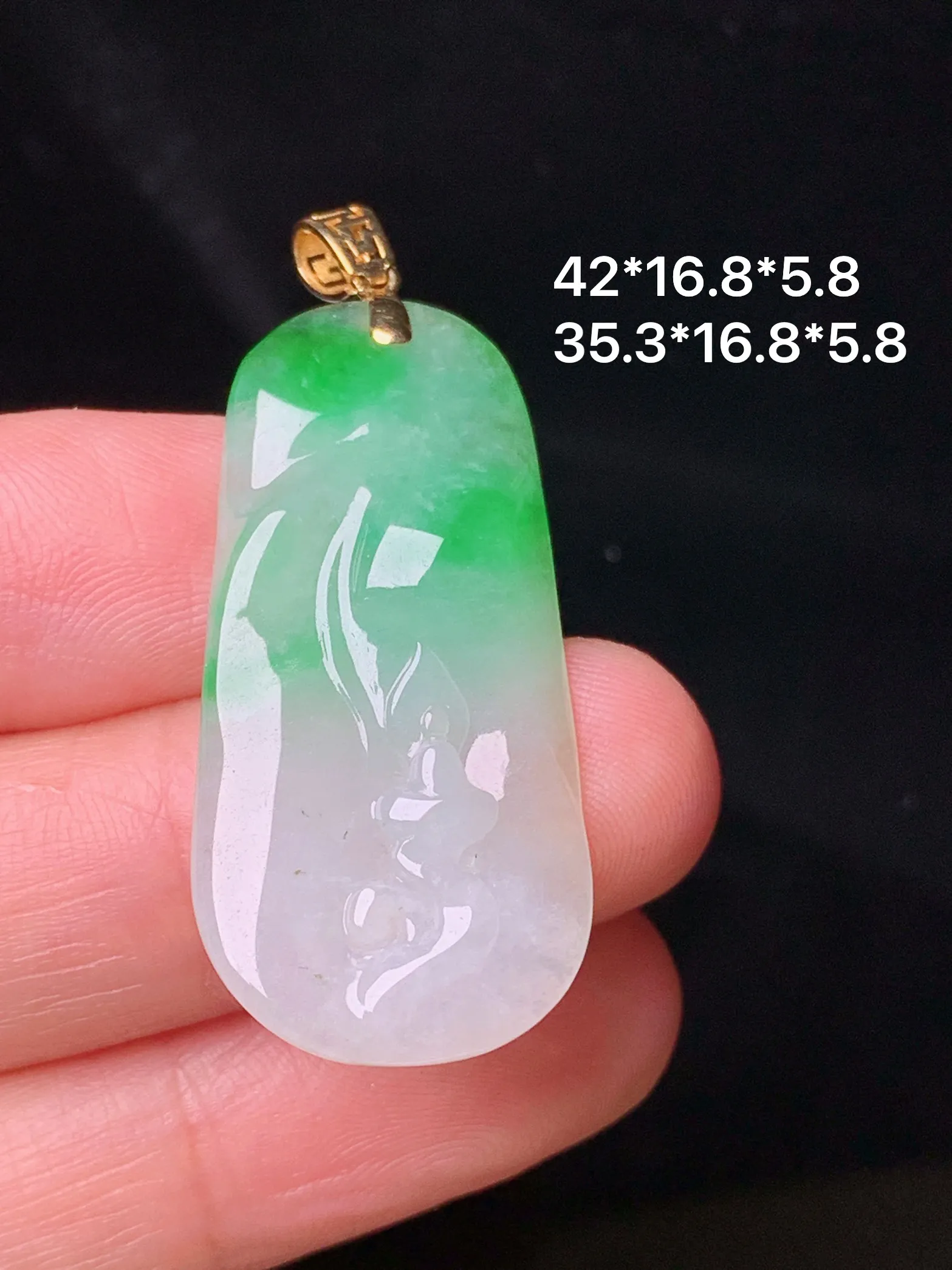 18k金镶嵌悟道吊坠 玉质细腻 色泽艳丽清新 整体尺寸42*16.8*5.8