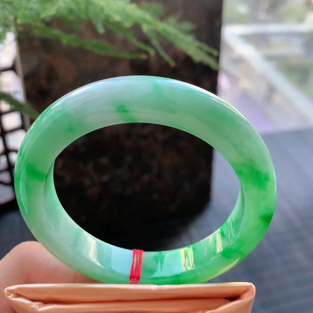 正圈冰糯阳绿 无瑕 尺寸:56.4/12.3/9.5 色好