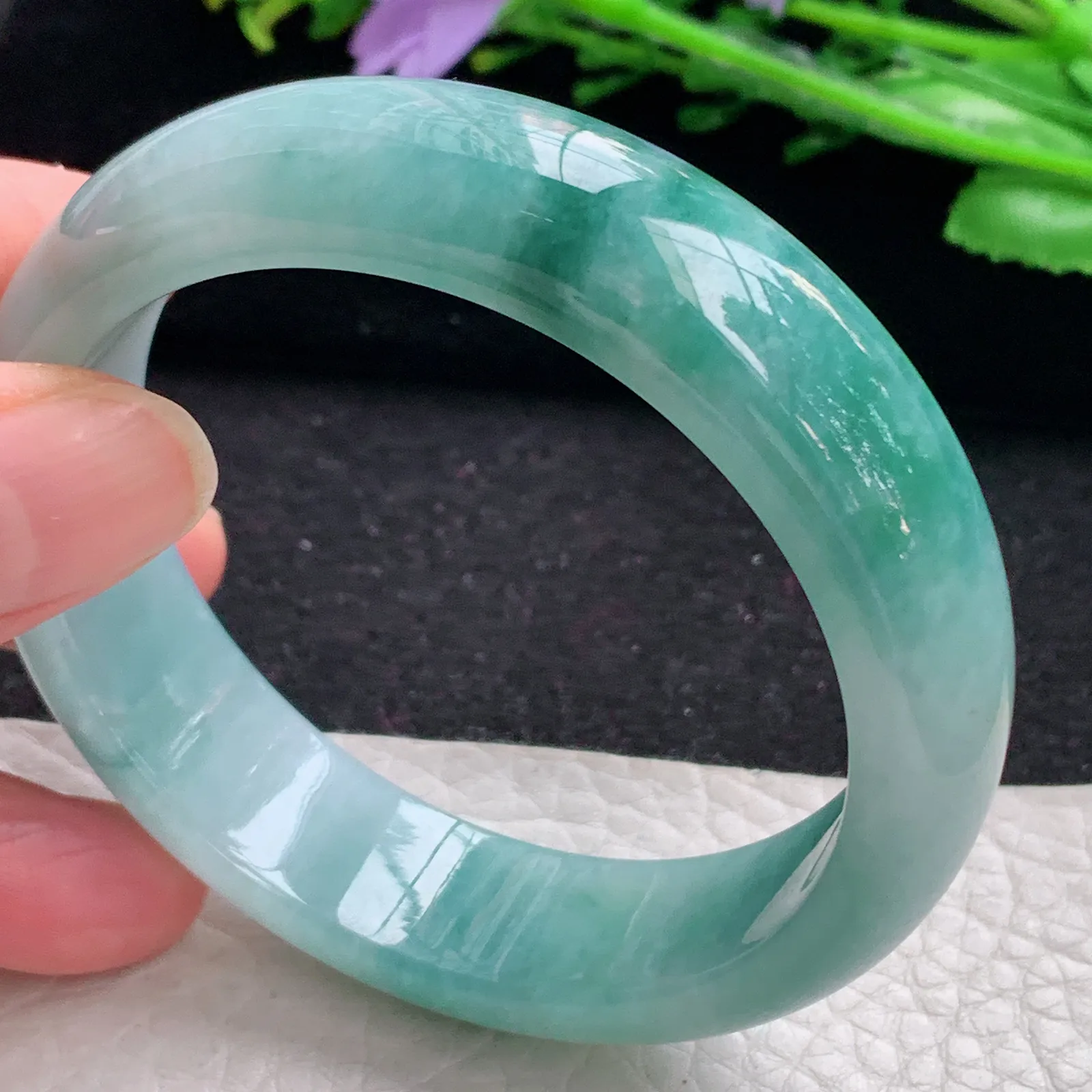 jl自然光56*15.3*8轮胎镯 缅甸翡翠a货玉手镯湖水蓝宽边玉手环
