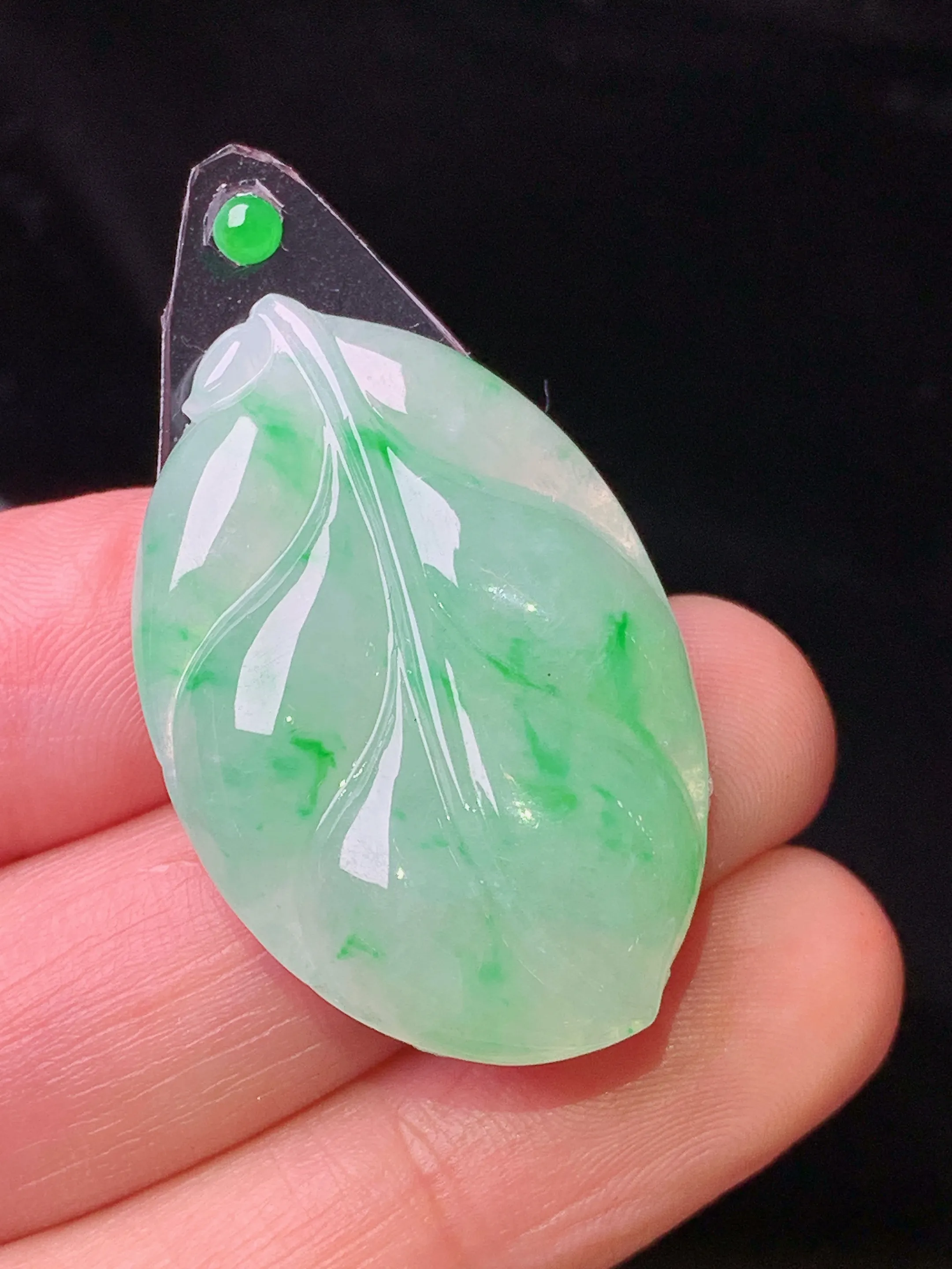 镶嵌款 飘绿树叶吊坠 玉质细腻 色泽艳丽清新 整体尺寸34*22*4.5