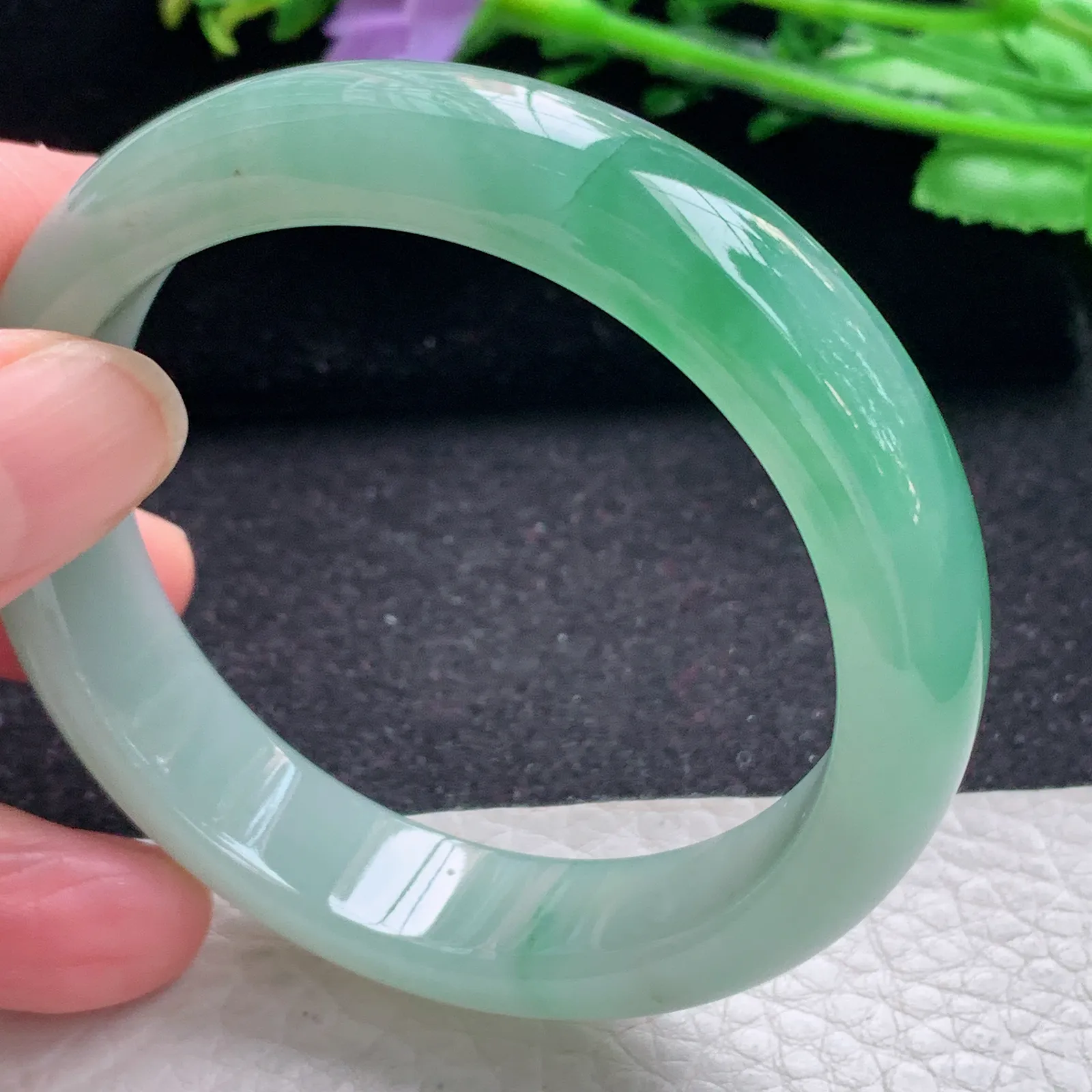 r自然光54*13*7.8平安镯 缅甸翡翠a货玉手镯冰绿宽边玉手环