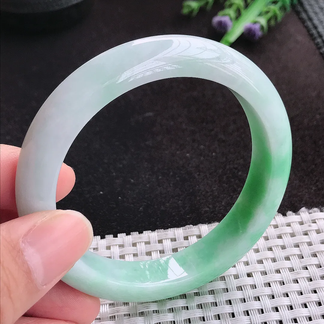 天然A货翡翠58/12.5/8.6老坑精美温润飘绿手镯宽边玉手镯