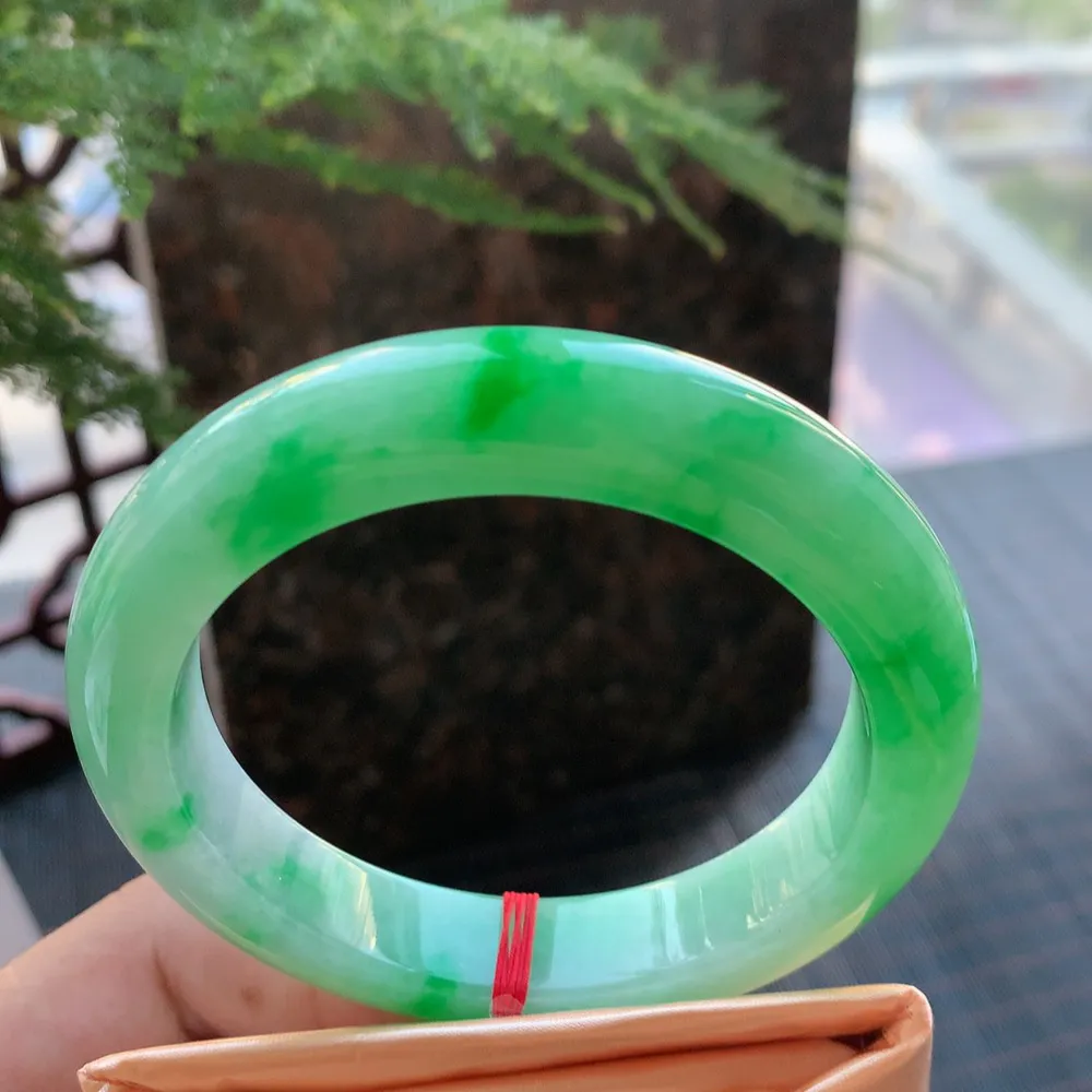 正圈冰糯阳绿 无瑕 尺寸:56.4/12.3/9.5 色好