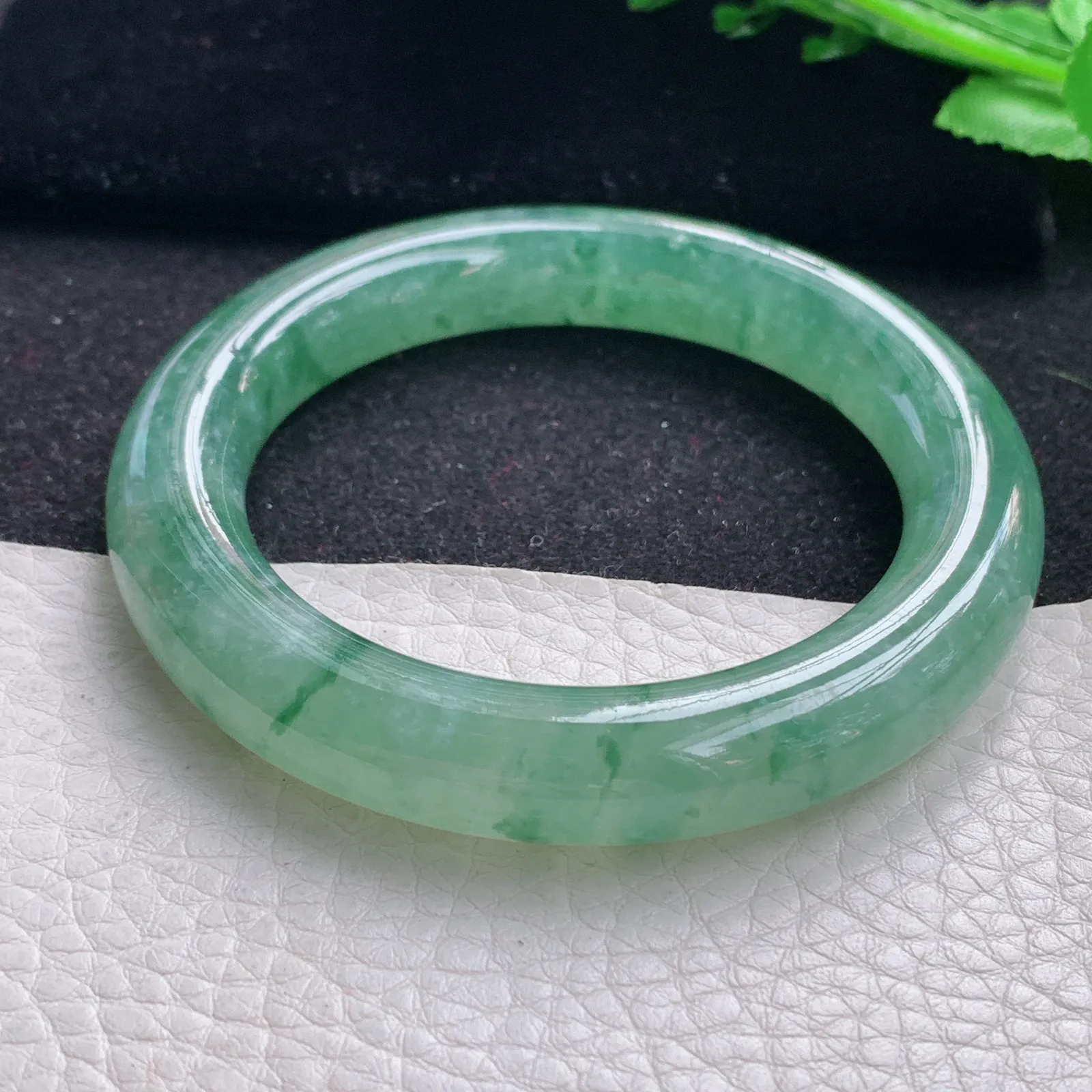 xo收藏级55*11.2美人镯 缅甸翡翠a货玉手镯冰绿飘花圆条玉手环