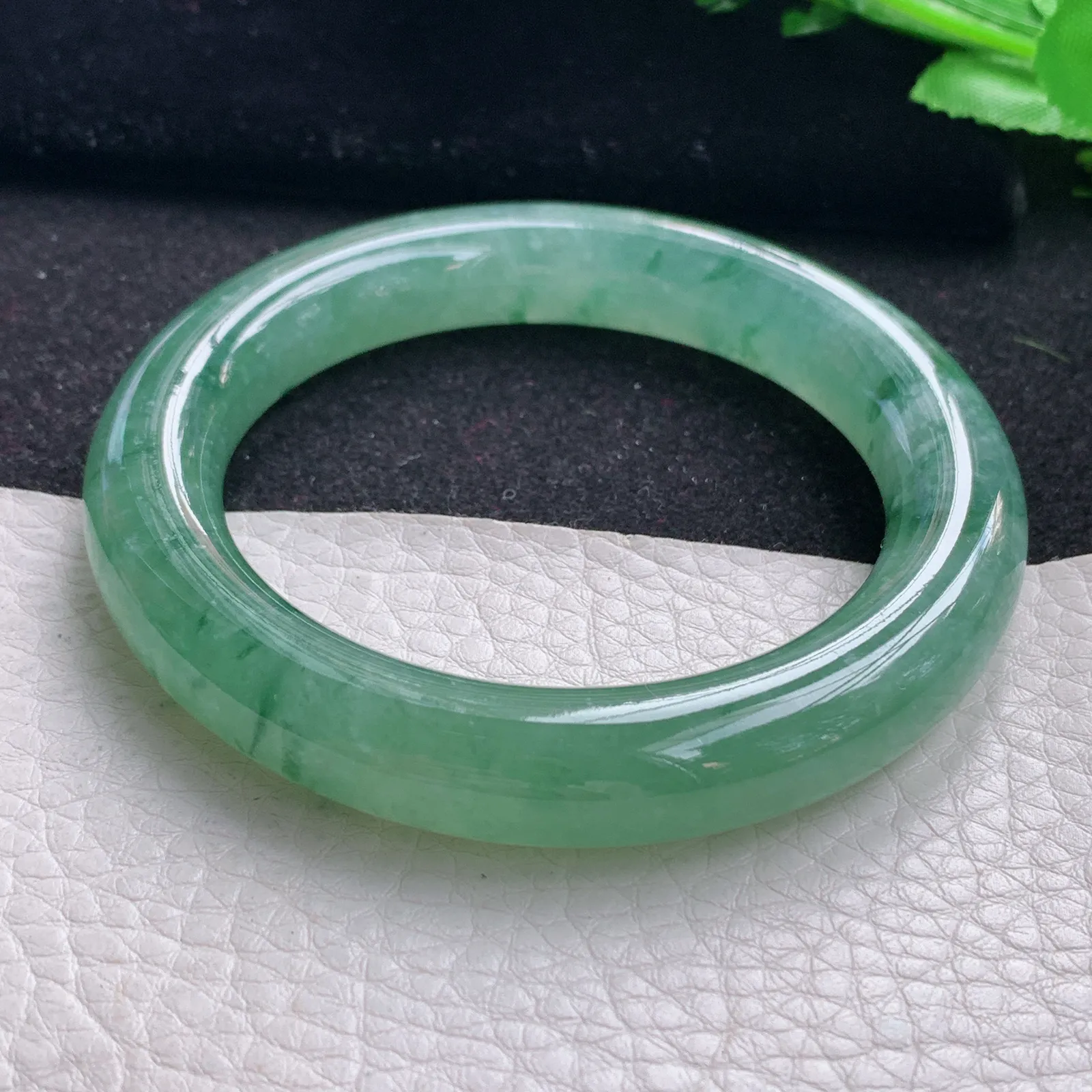 xo收藏级55*11.2美人镯 缅甸翡翠a货玉手镯冰绿飘花圆条玉手环