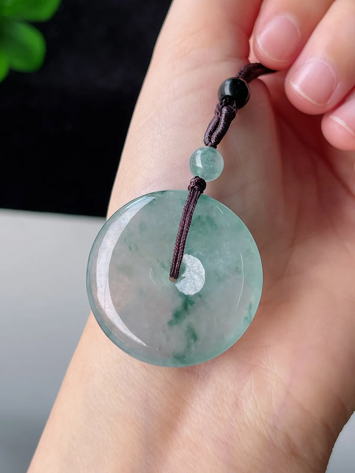 翡翠冰糯种飘绿平安扣