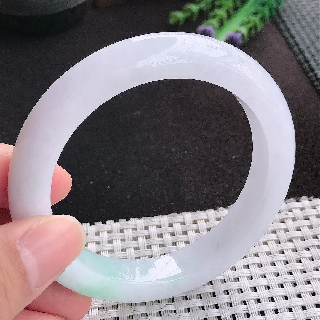 天然A货翡翠59/11.9/9.5老坑秀气冰润白底青飘绿手镯宽边玉手镯