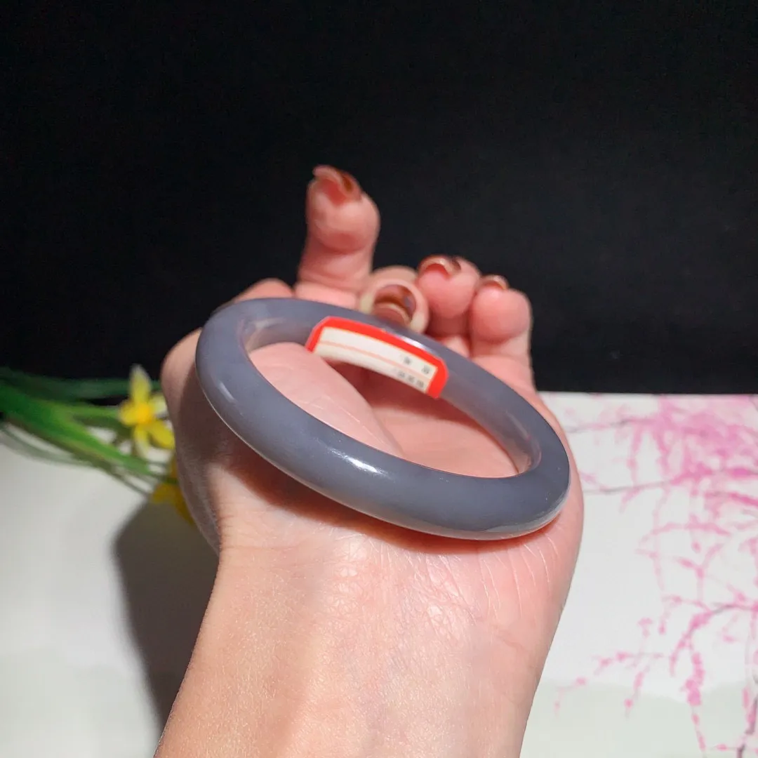 和田玉53圈口紫罗兰色手镯！玉质细腻油润 底色纯净 无裂无黑 脂粉好，品质好！