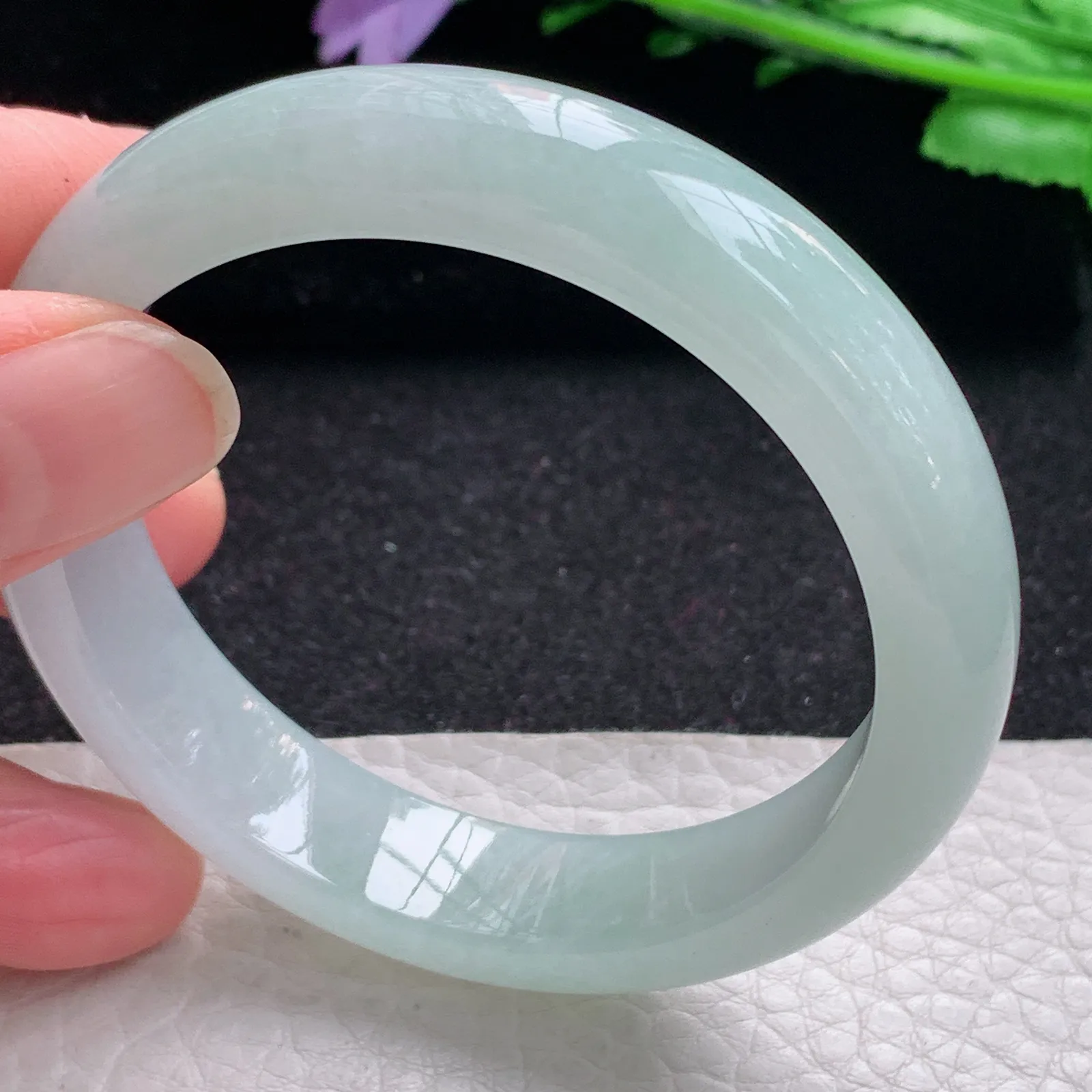 r自然光53*12.5*8平安镯 缅甸翡翠a货玉手镯冰胶浅绿宽边玉手环