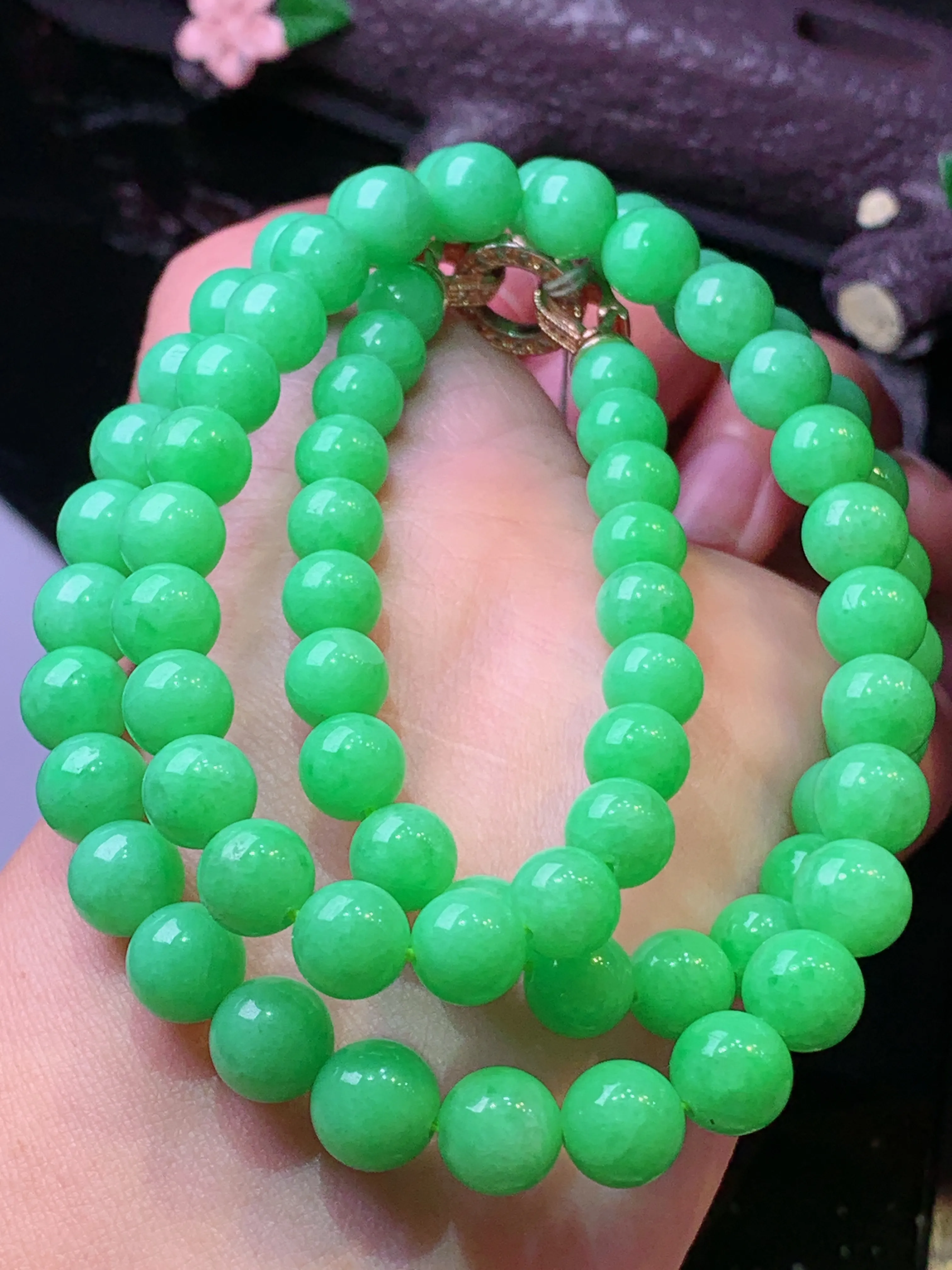 果绿圆珠项链 玉质细腻 色泽艳丽清新 整体尺寸7.8
