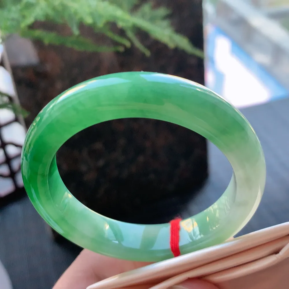 正圈冰辣绿 无瑕 尺寸:53.7/12.2/9 种色兼备