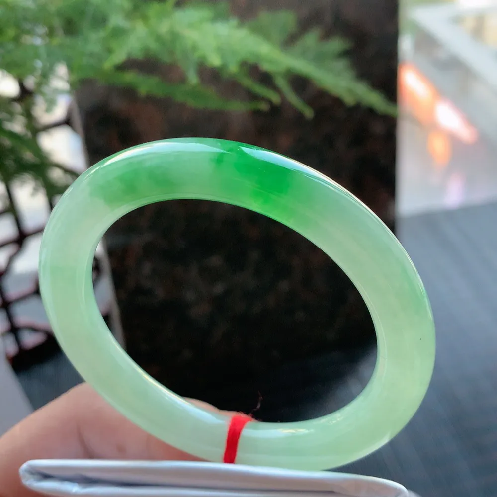 圆条高冰阳绿 无瑕 尺寸:53.7/9 种色兼备