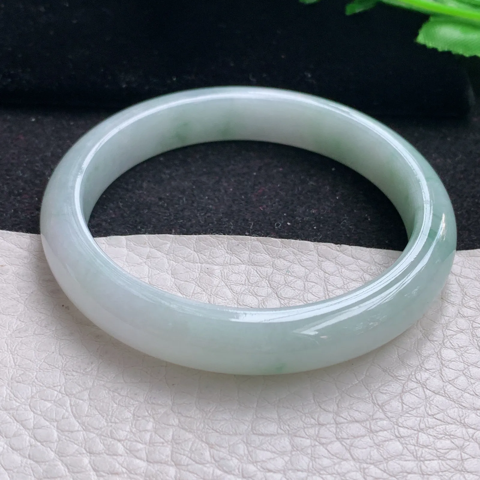 xx自然光55*10*7.3平安镯 缅甸翡翠a货玉手镯飘花秀气宽边玉手环