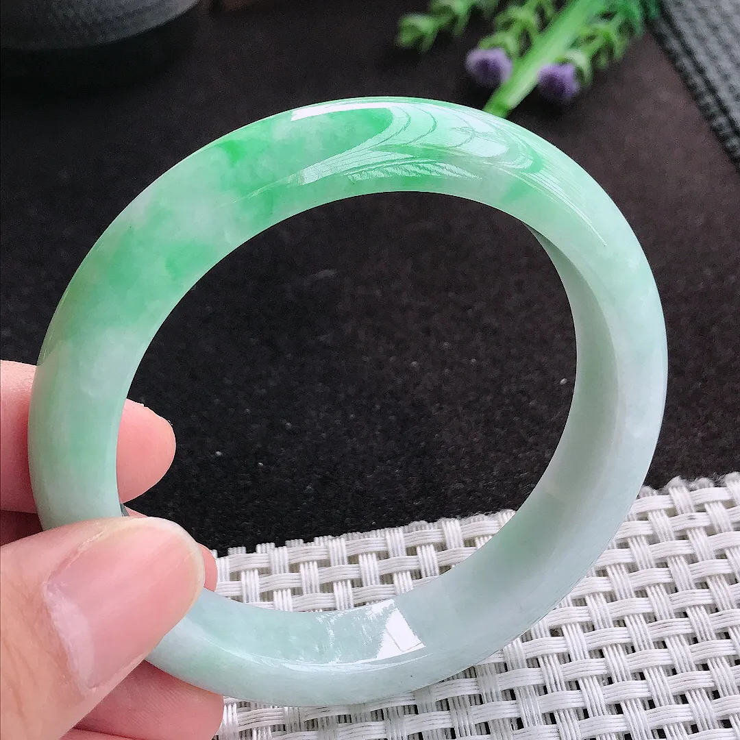 天然A货翡翠58/12.5/8.6老坑精美温润飘绿手镯宽边玉手镯