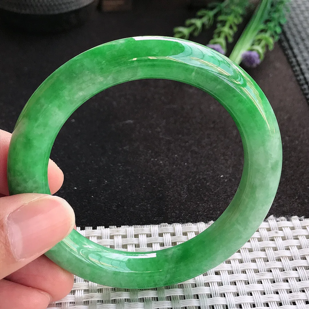 天然A货翡翠55.5/10.8老坑精美满绿辣阳绿圆条手镯玉手镯