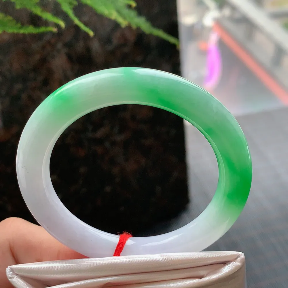 圆条冰糯阳绿 无瑕 尺寸:50.4/9.4 色好🥰🥰