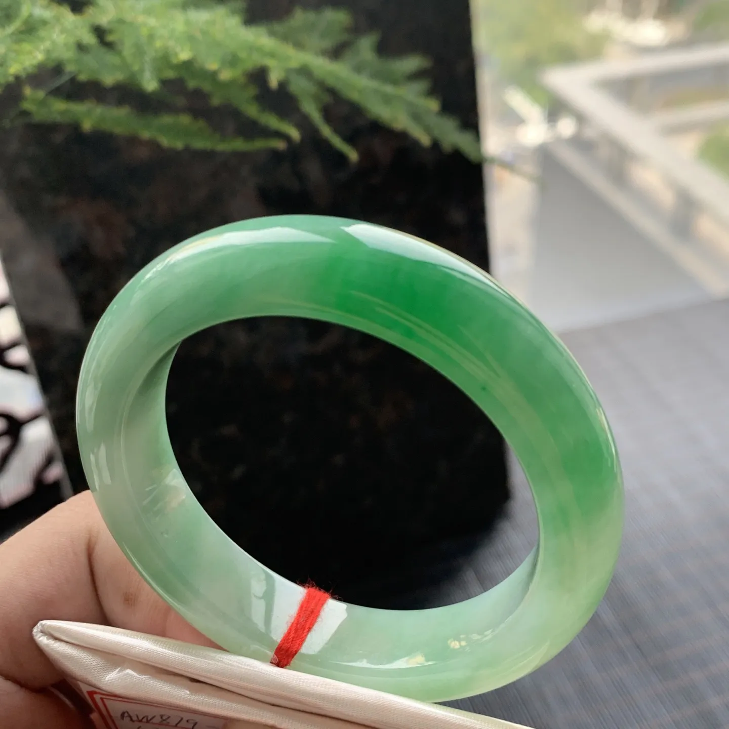 正圈冰翠绿 无瑕 尺寸:53.2/12.7/9.1 色好