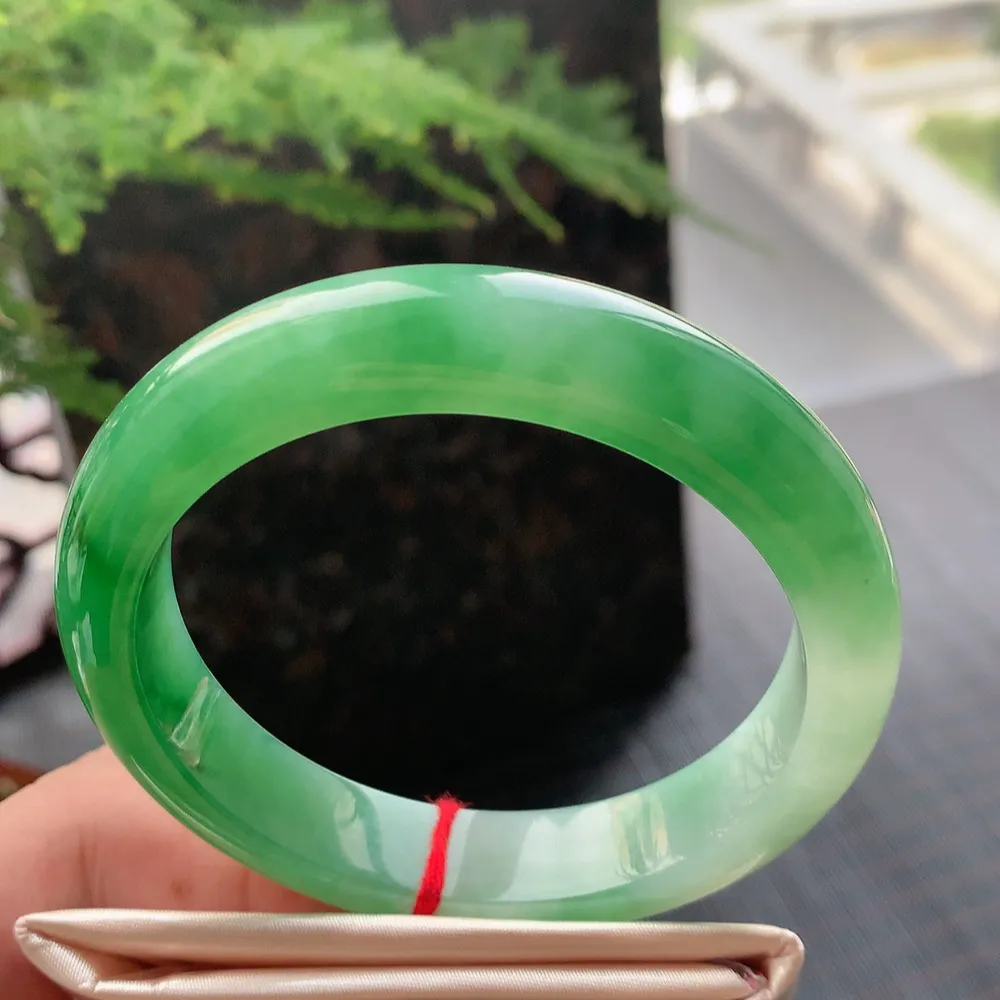 正圈一大节翠绿 无瑕 尺寸:57.6/12.2/8.6 色好