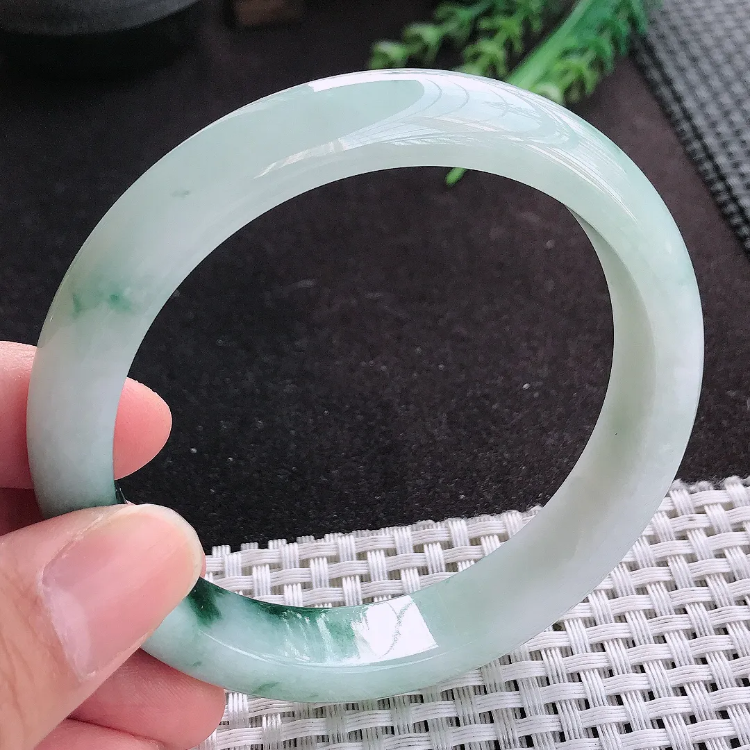 天然A货翡翠63/13.1/8.5老坑精美冰润飘花手镯大圈口宽边玉手镯