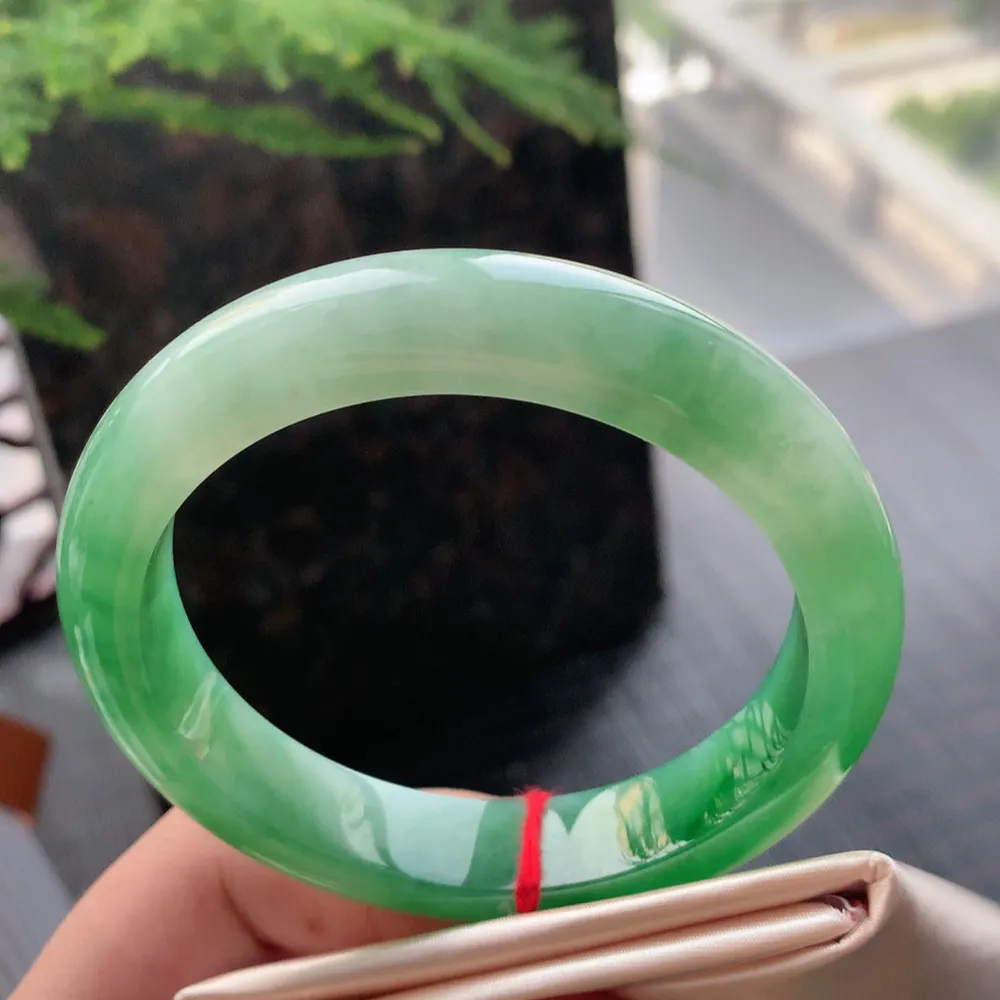 正圈一大节翠绿 无瑕 尺寸:57.6/12.2/8.6 色好