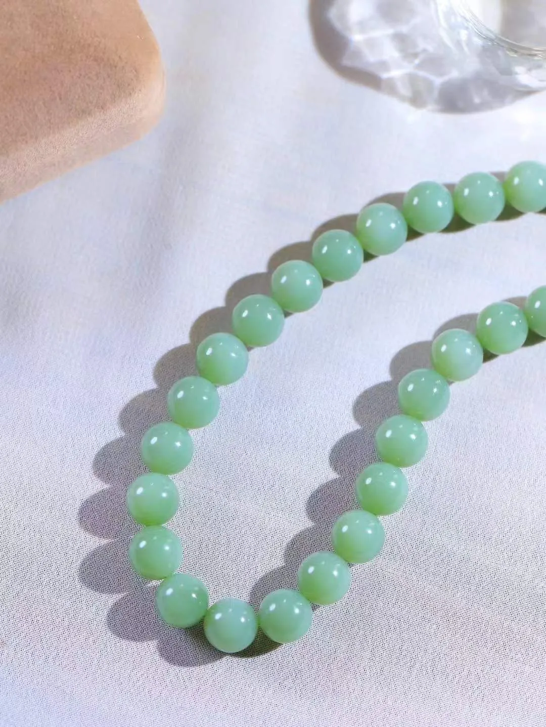 【珠圆玉润.项链】

精品和田玉碧玉珠圆玉润项链 玉质细腻油润 饱满光滑 质朴无华，悠远简单，人心境界远，百世修炼深，心灵常驻善意持，觉悟人生百世修。重65.6克 尺寸取一9.3mm  FDL-101192722